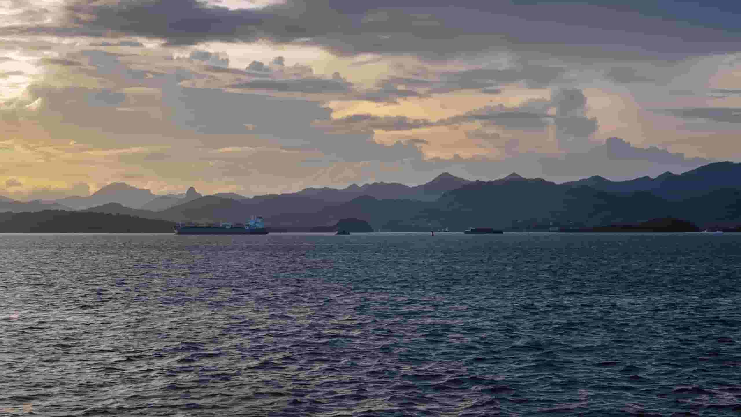 Book flights from Auckland to Fiji