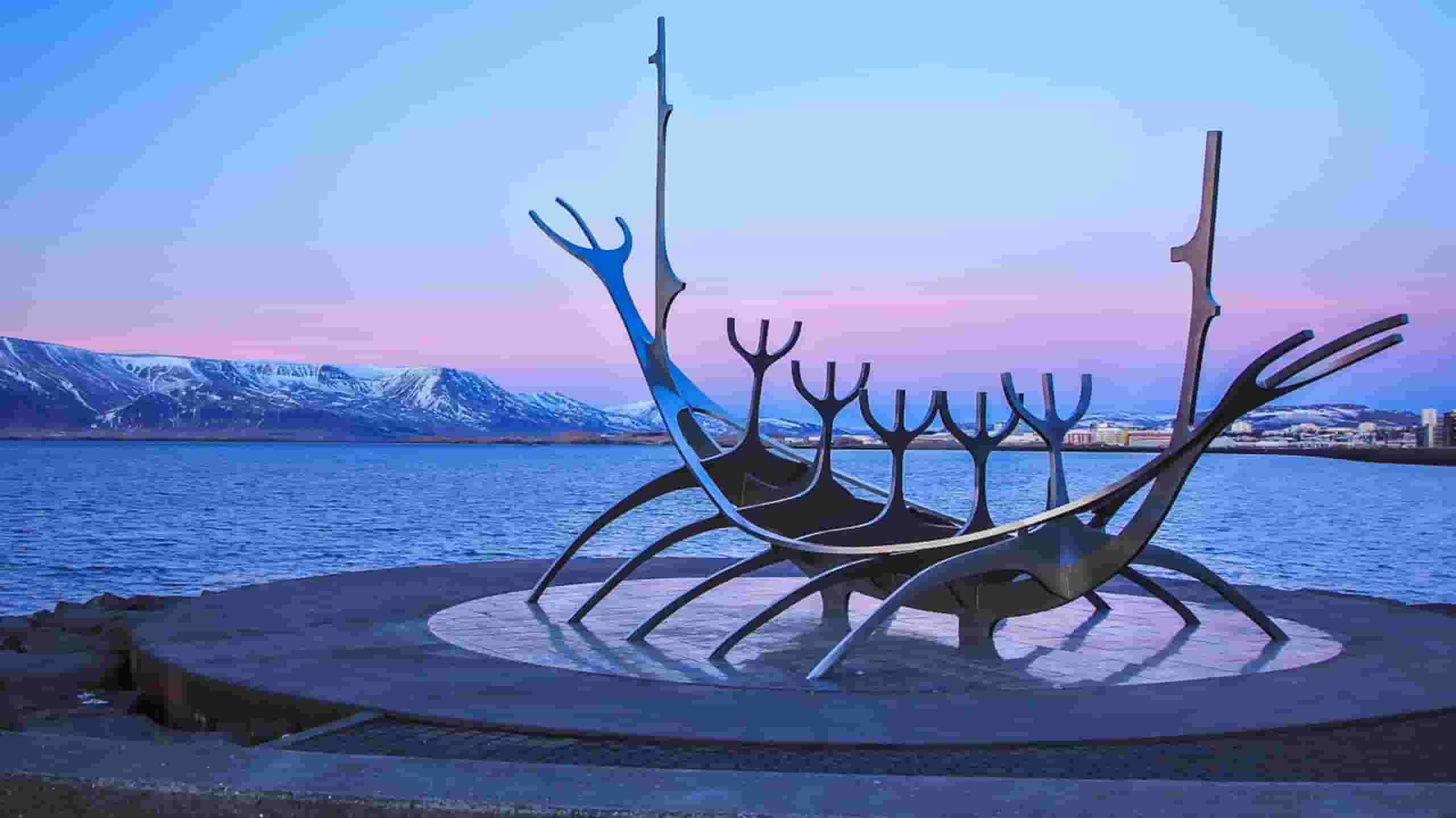 Book flights from Budapest to Iceland