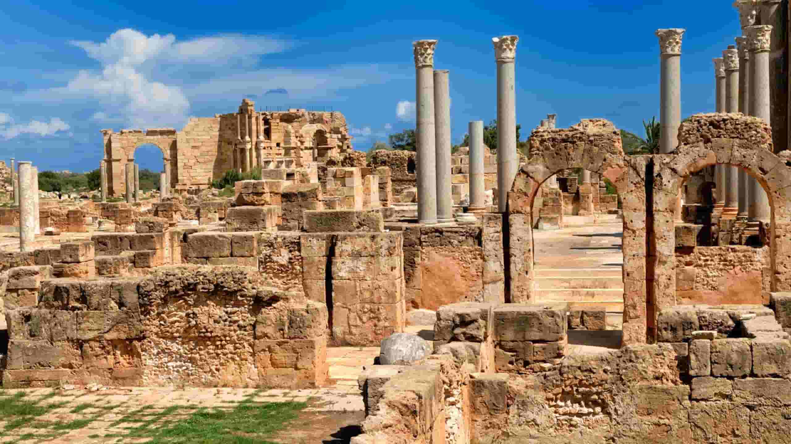 Book flights from Tunis to Libya