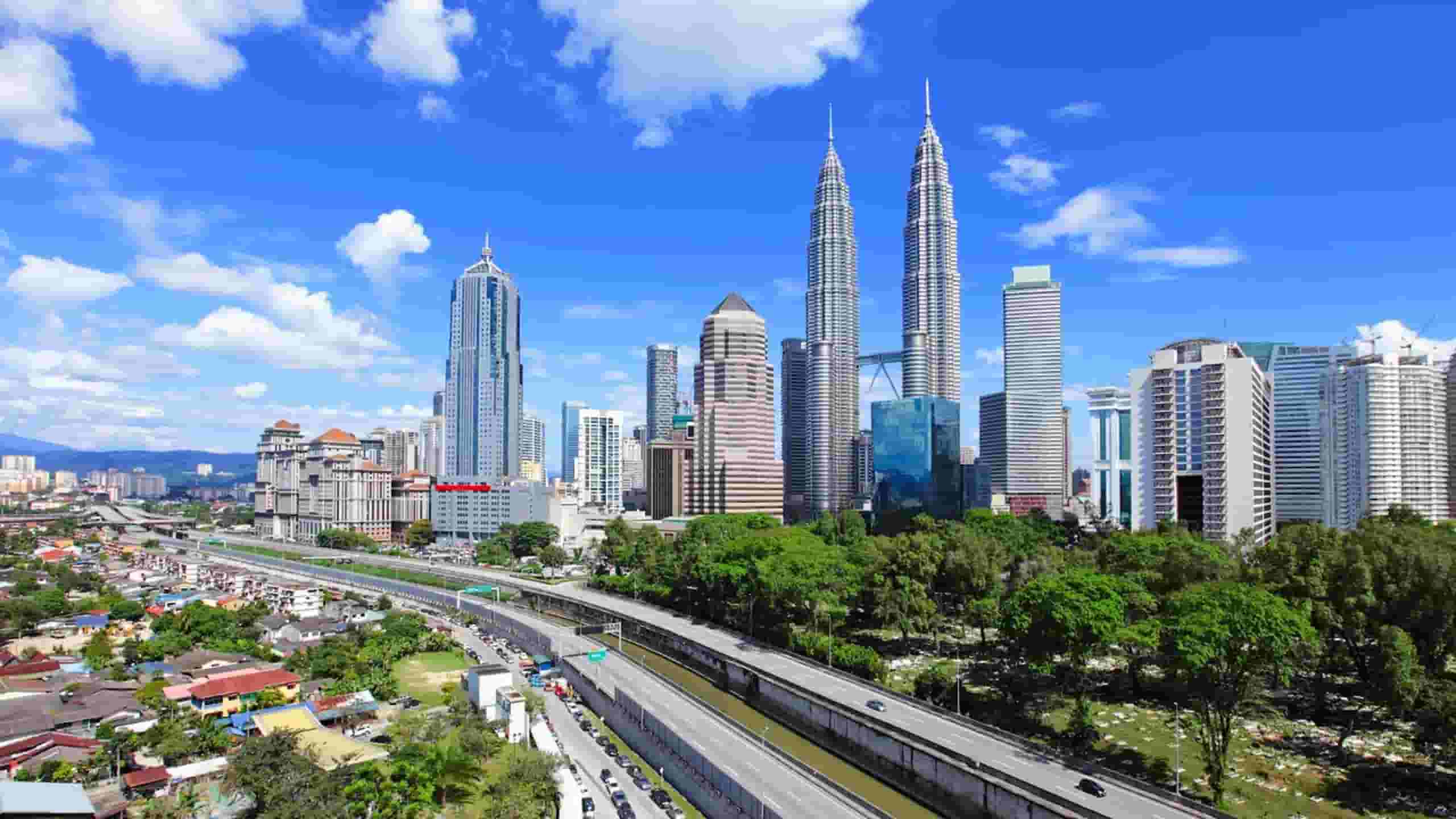 Book flights from Lahore to Malaysia