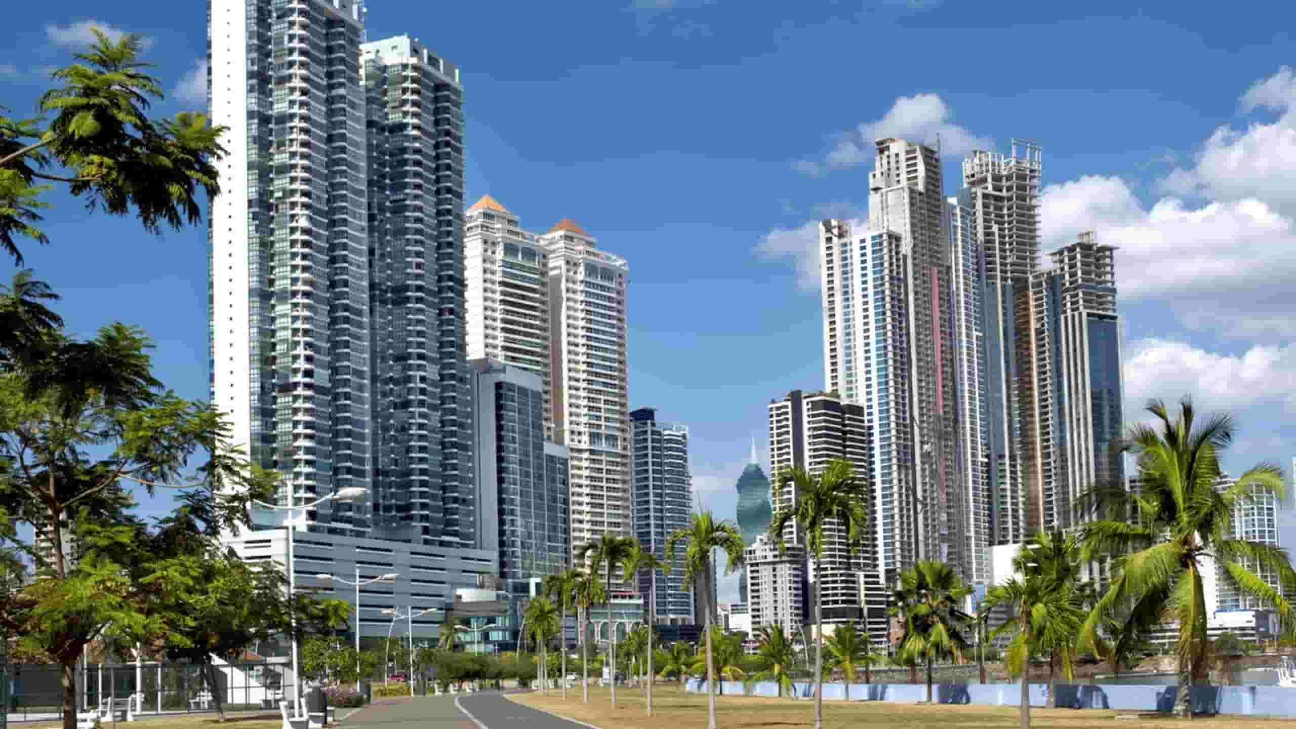 Book flights from Guatemala City to Panama