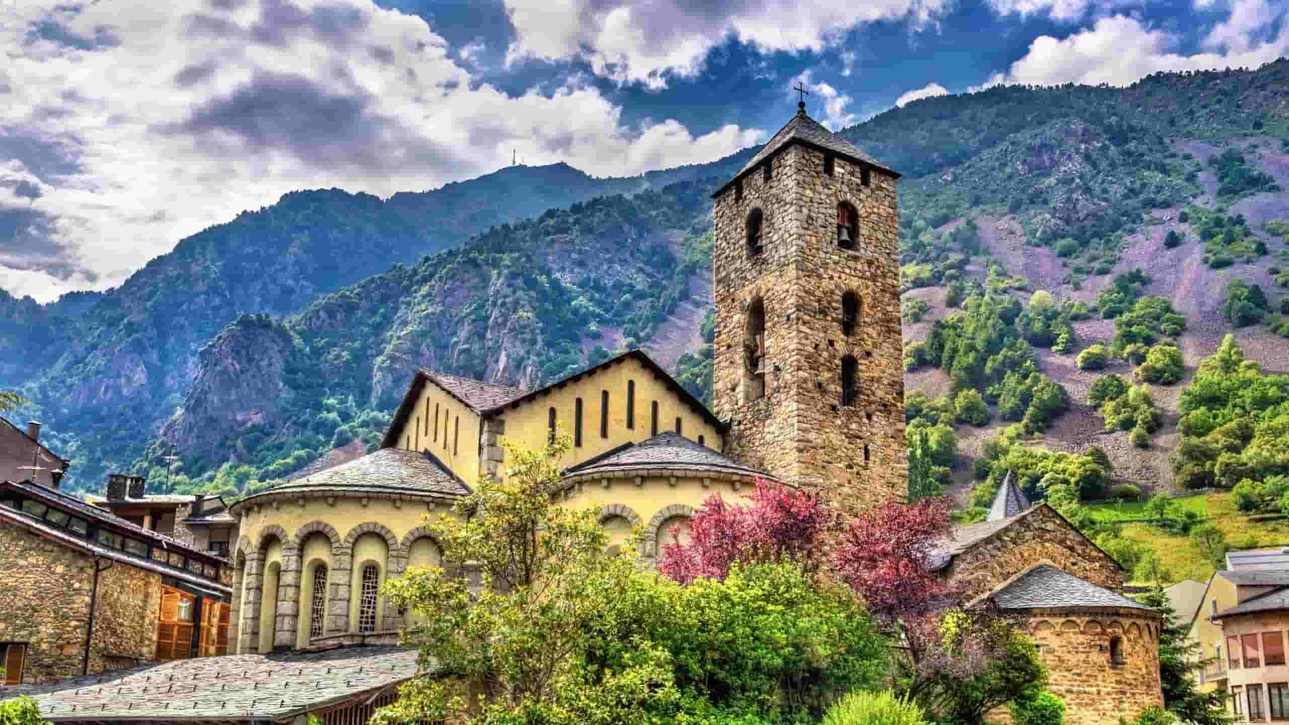 Find billige flybilletter to Andorra la Vella