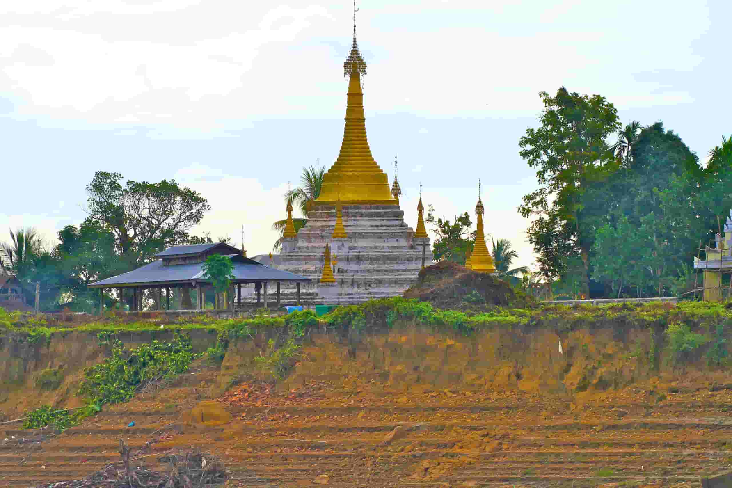 Encuentra vuelos baratos a Bhamo