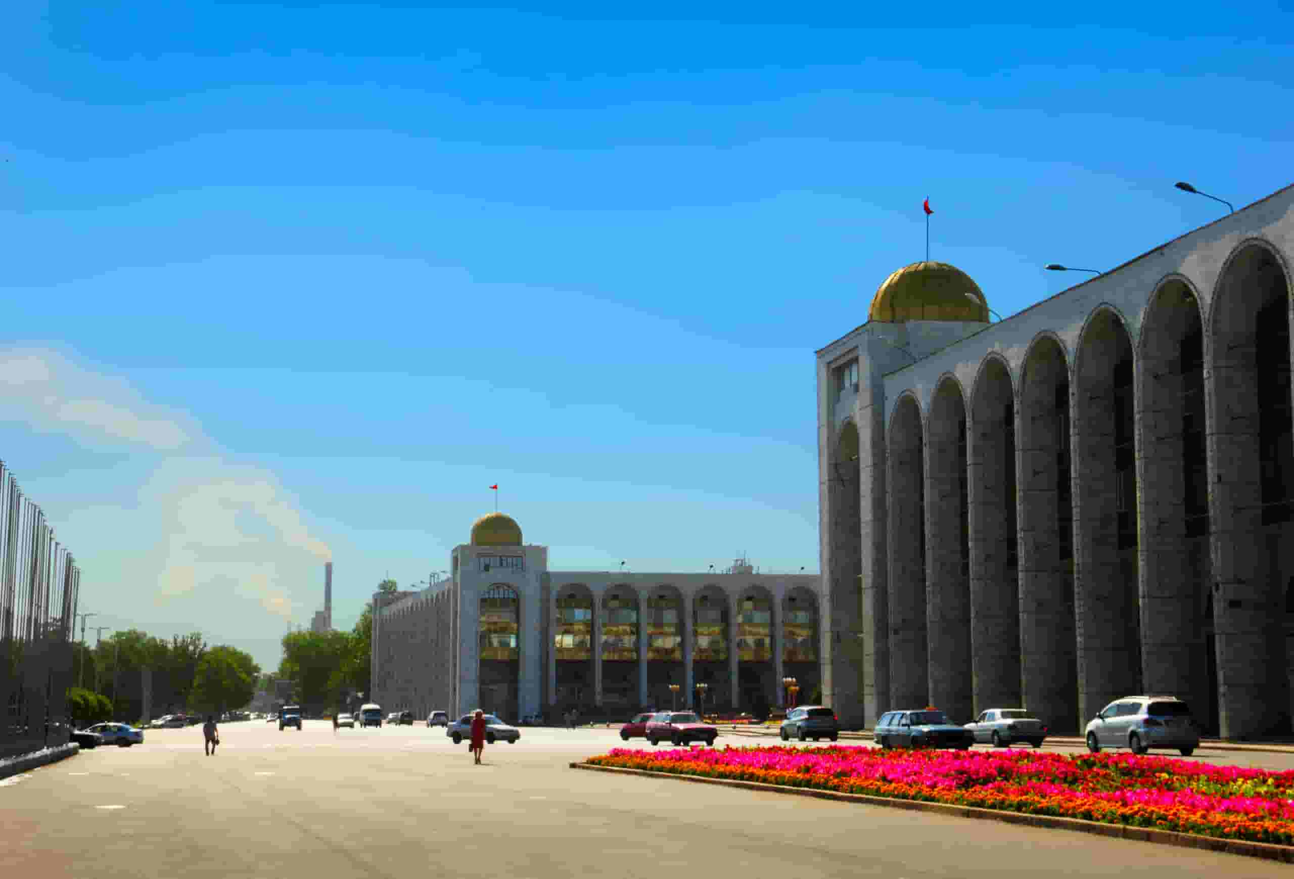 Trova voli economici a Biškek a partire da 428 €