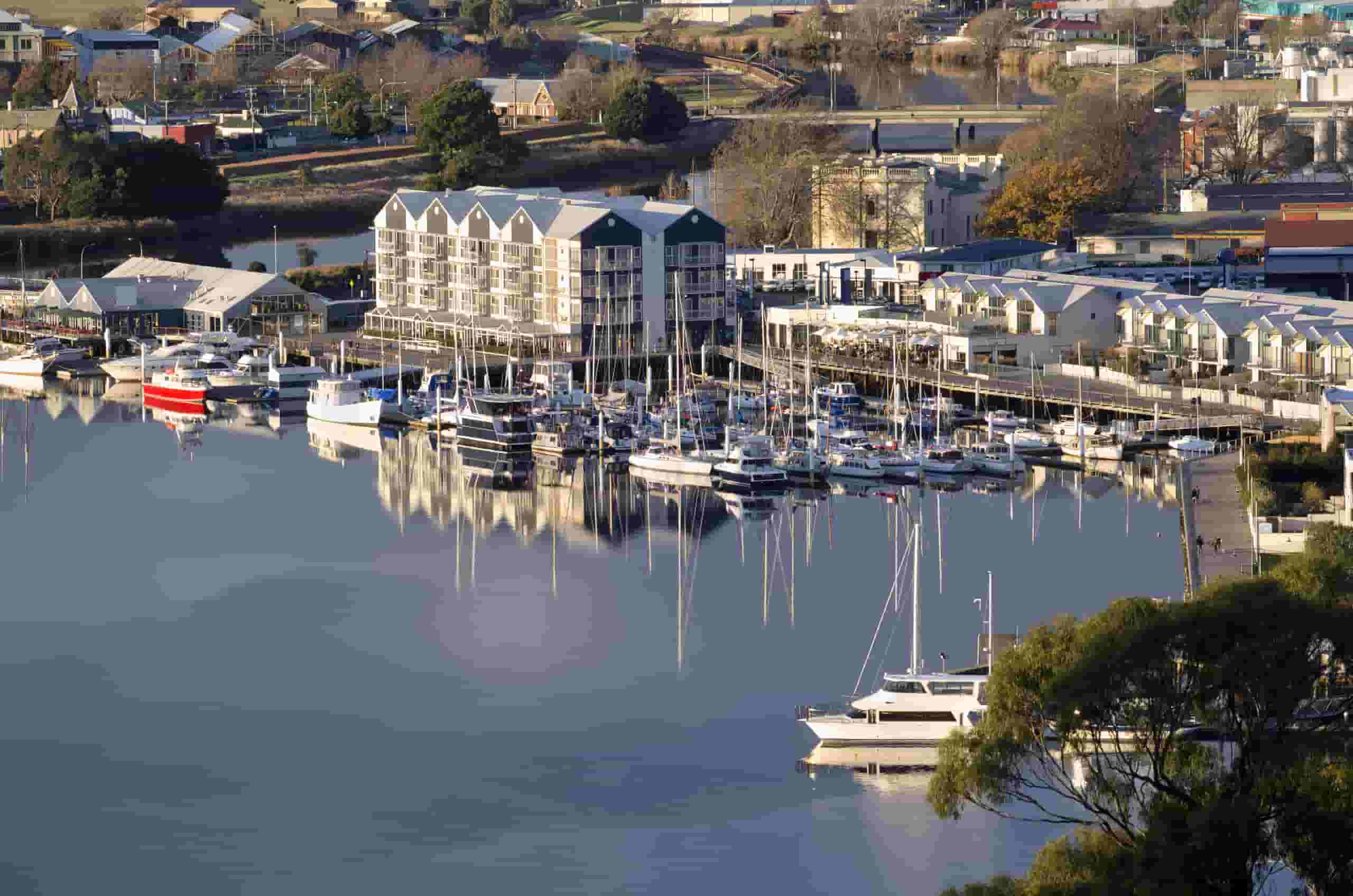 Find cheap flights to City of Launceston