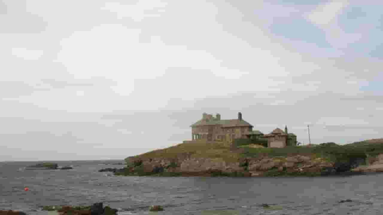 クレイグ・コーブ行きの格安航空券を検索