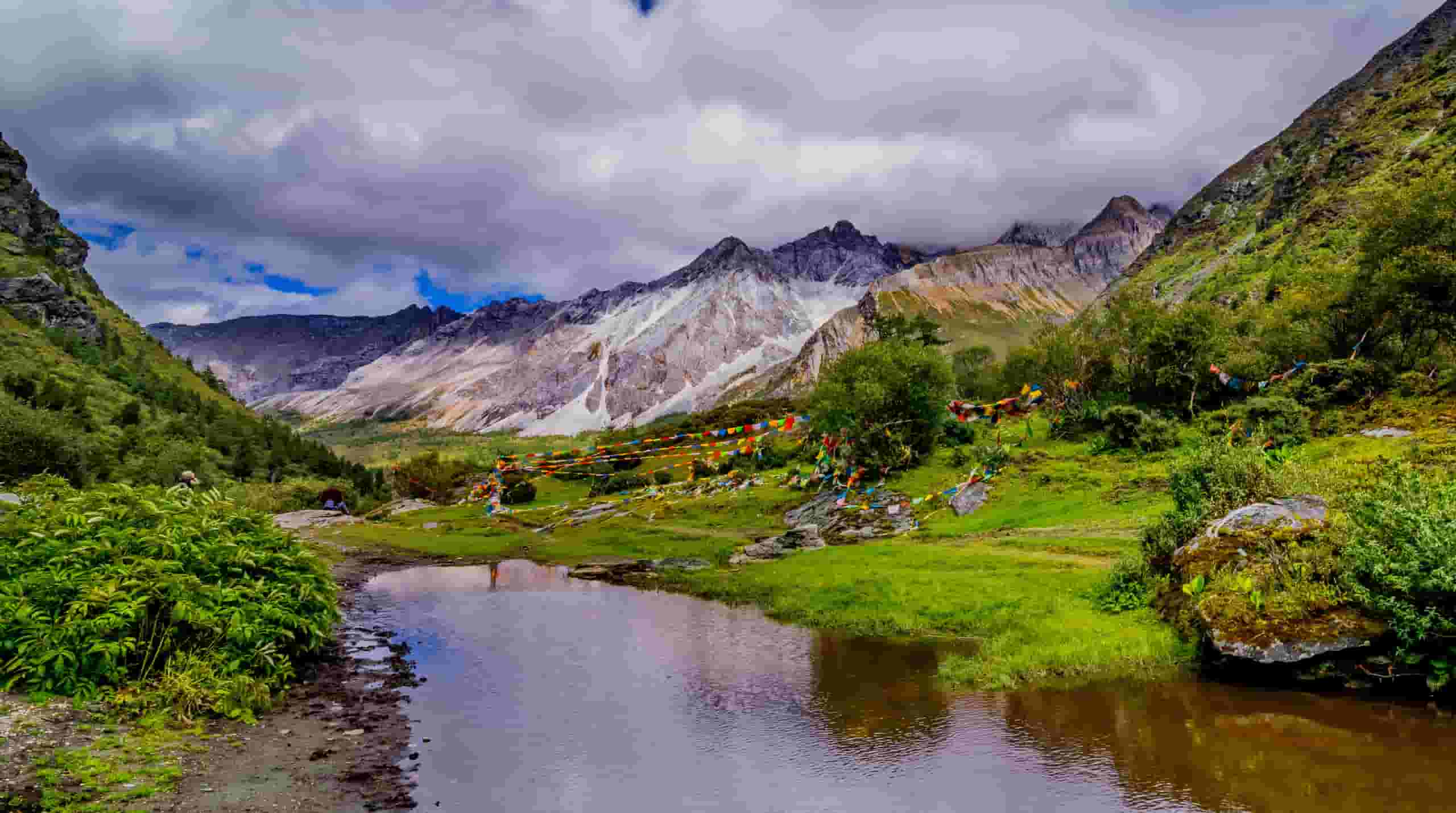 Etsi halpoja lentoja to Daocheng County