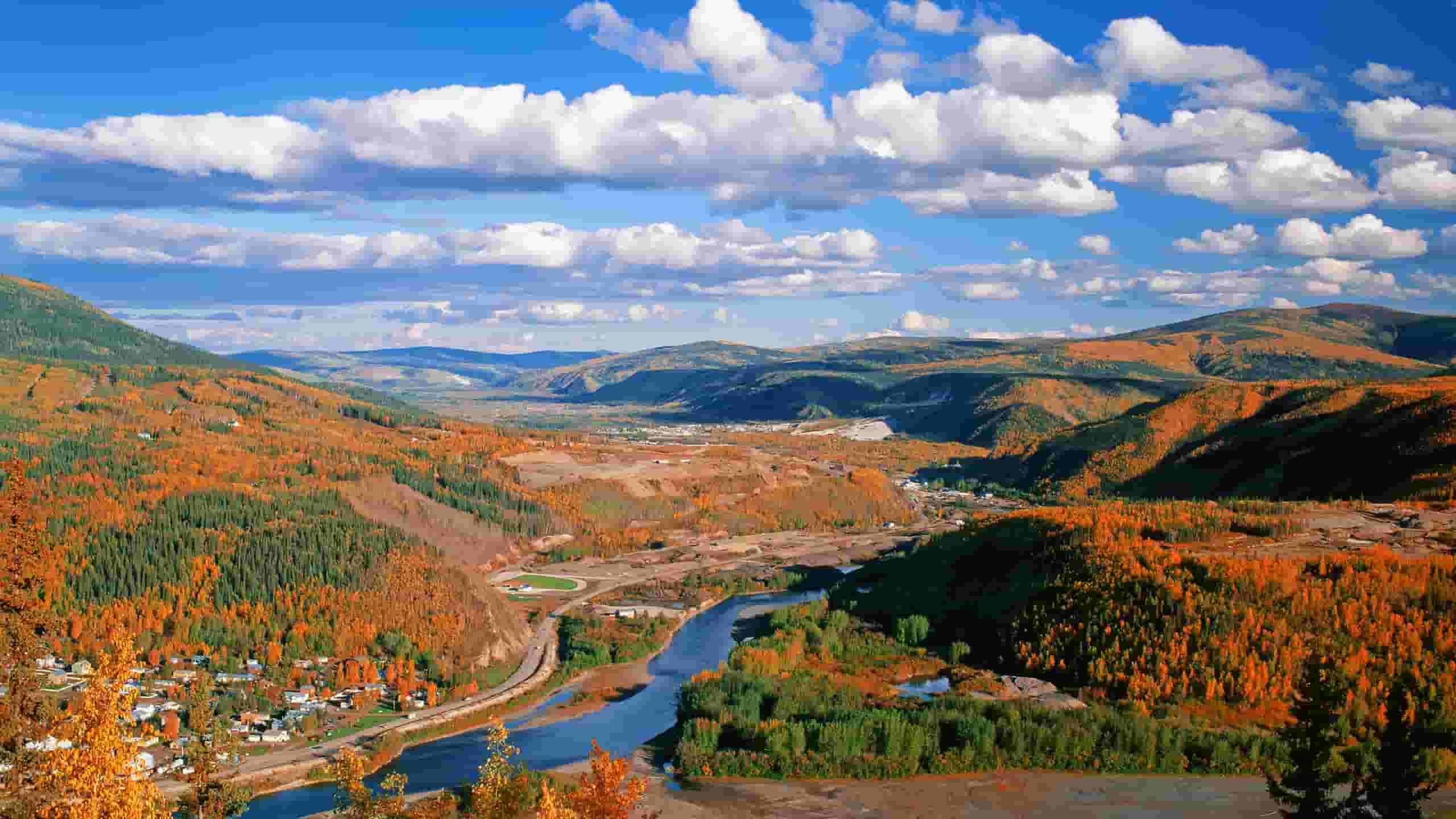 Find billige flybilletter to Dawson City