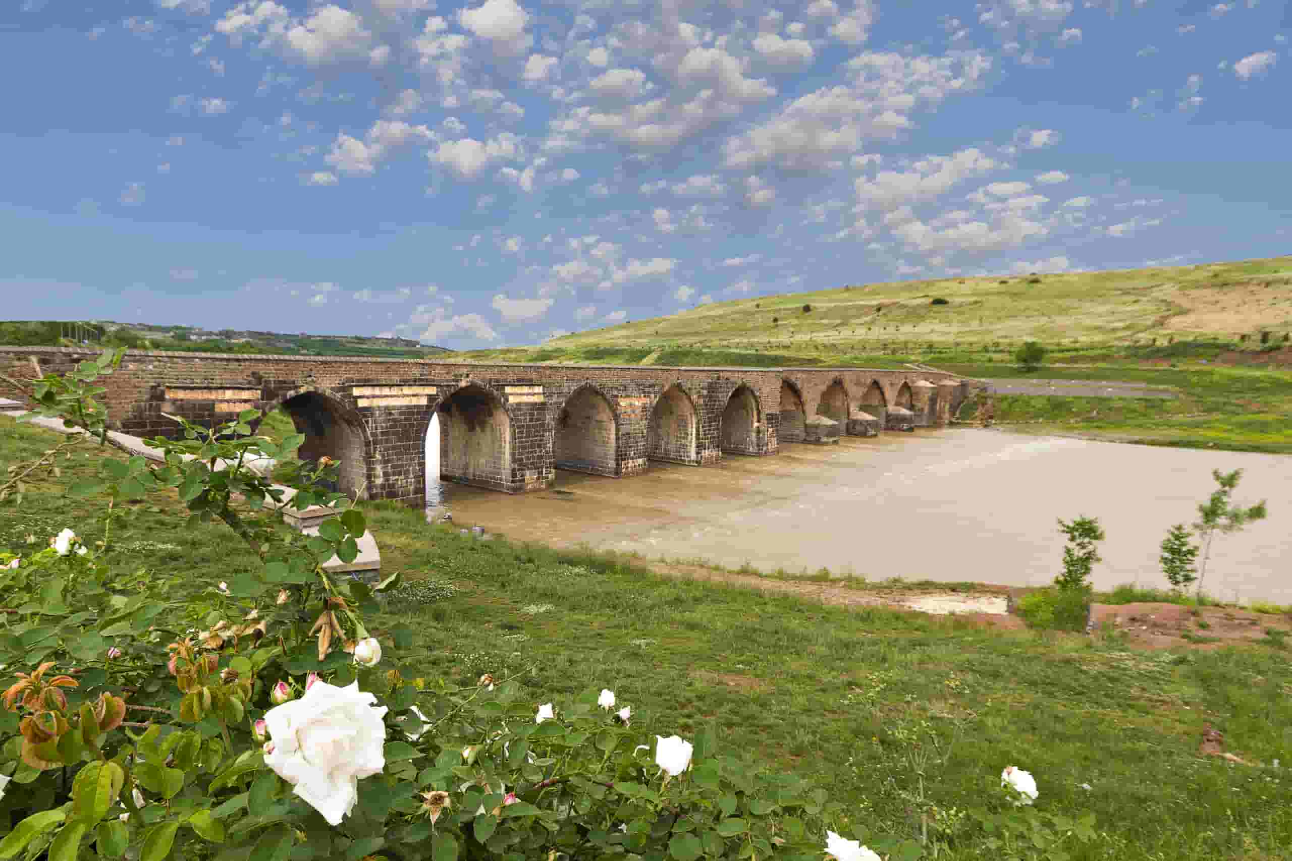 Vind goedkope vluchten naar Diyarbakır