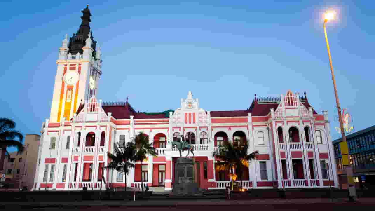 Find billige flybilletter to East London