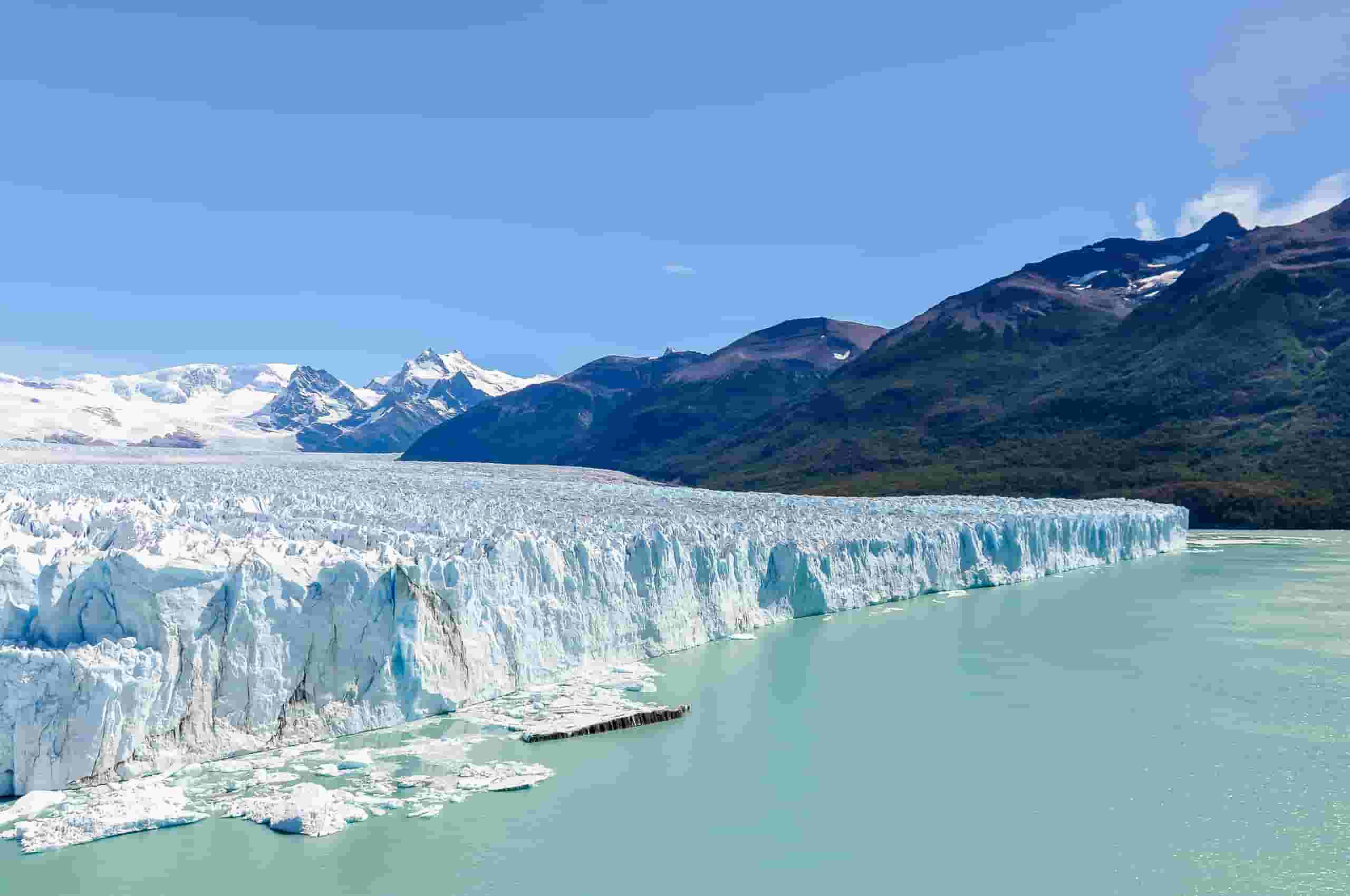 Find cheap flights to El Calafate from CA$707