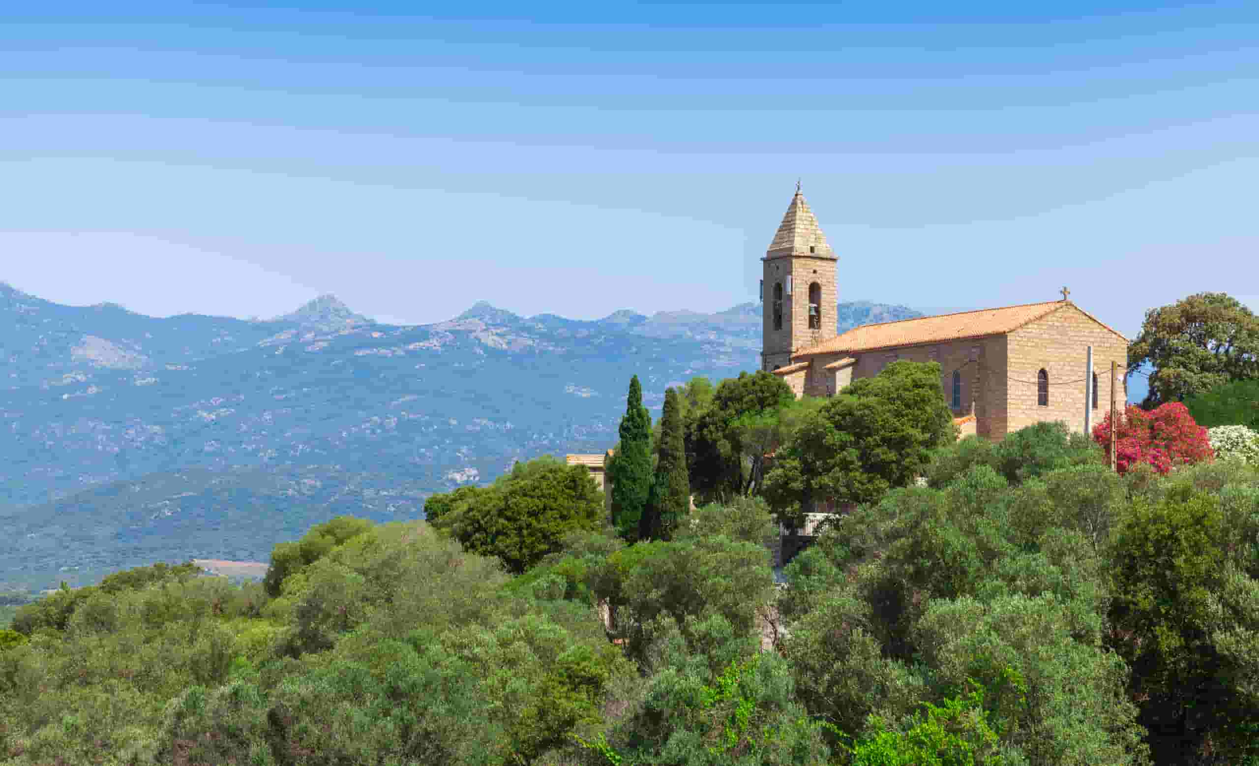 Wyszukaj tanie loty do Figari