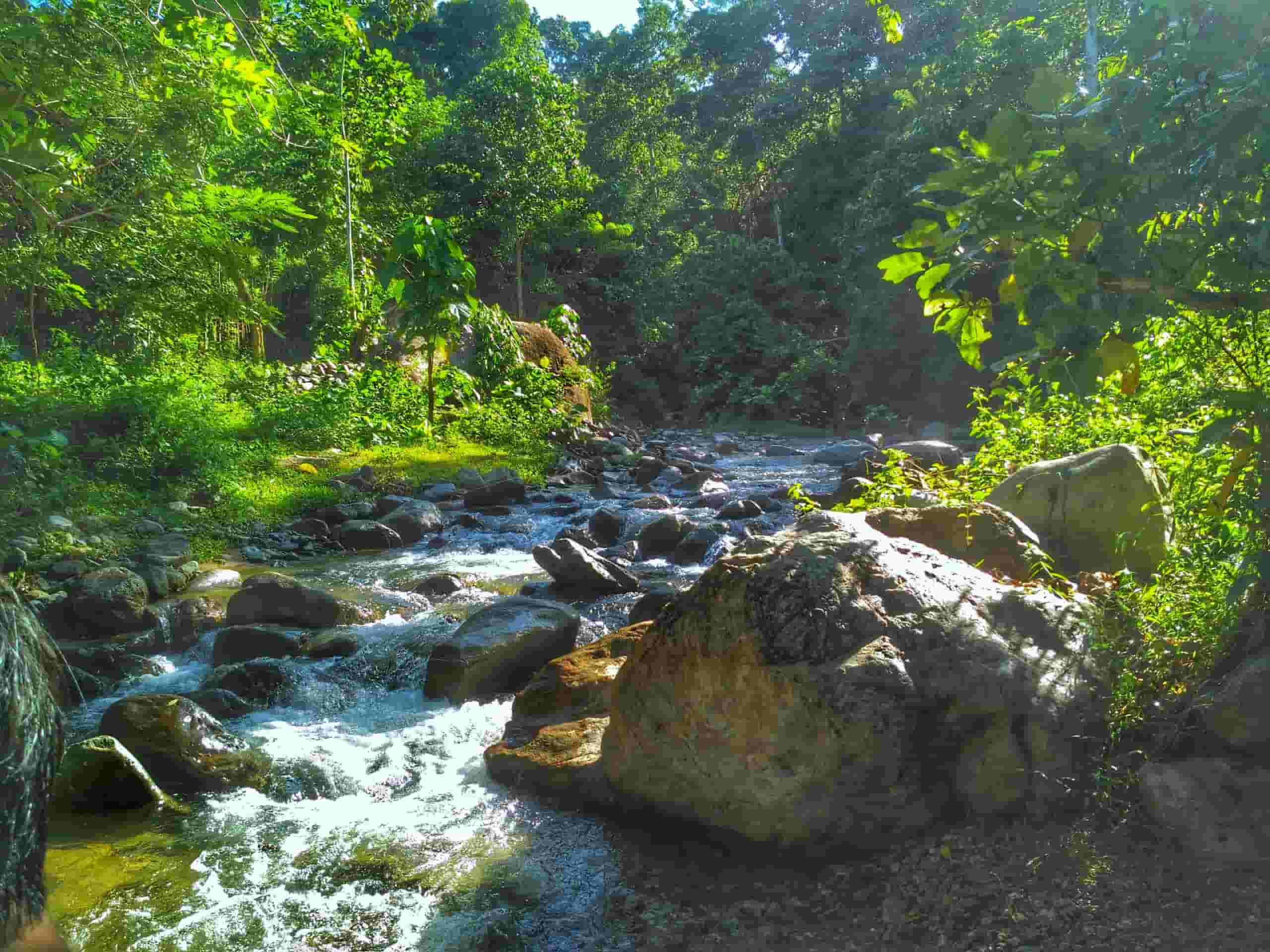 Etsi halpoja lentoja to Gorontalo