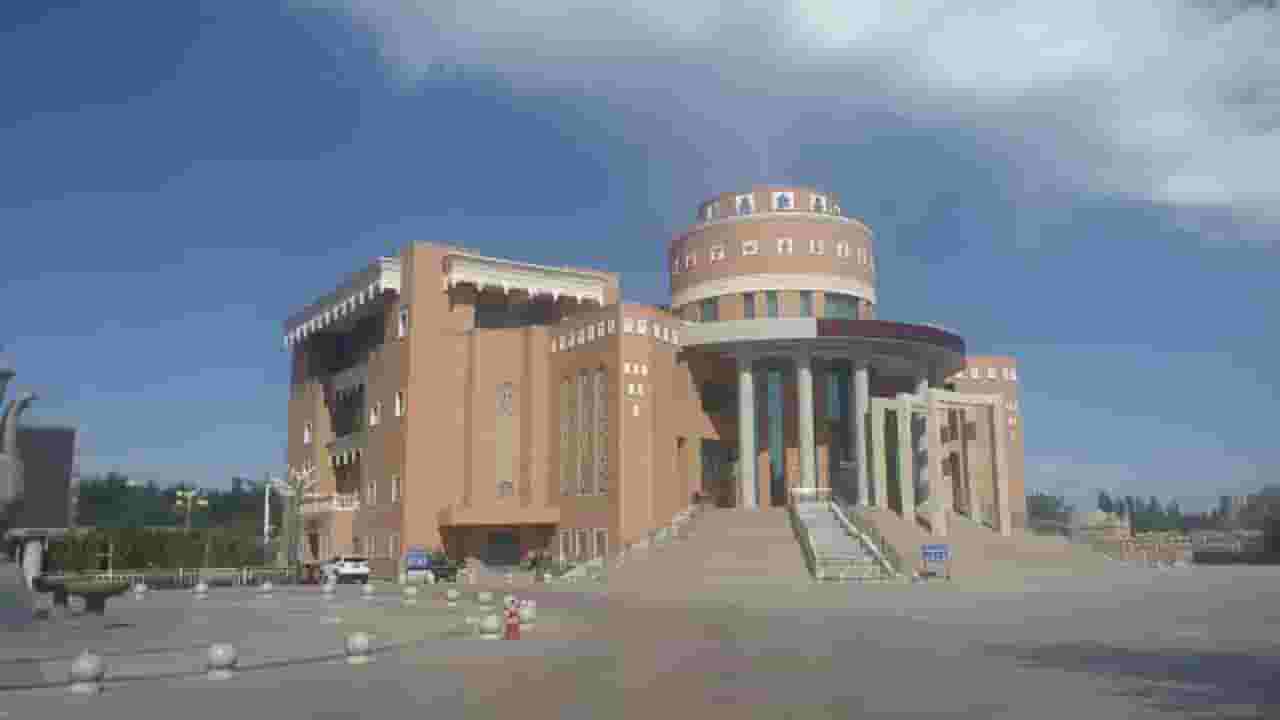 Wyszukaj tanie loty to Hami