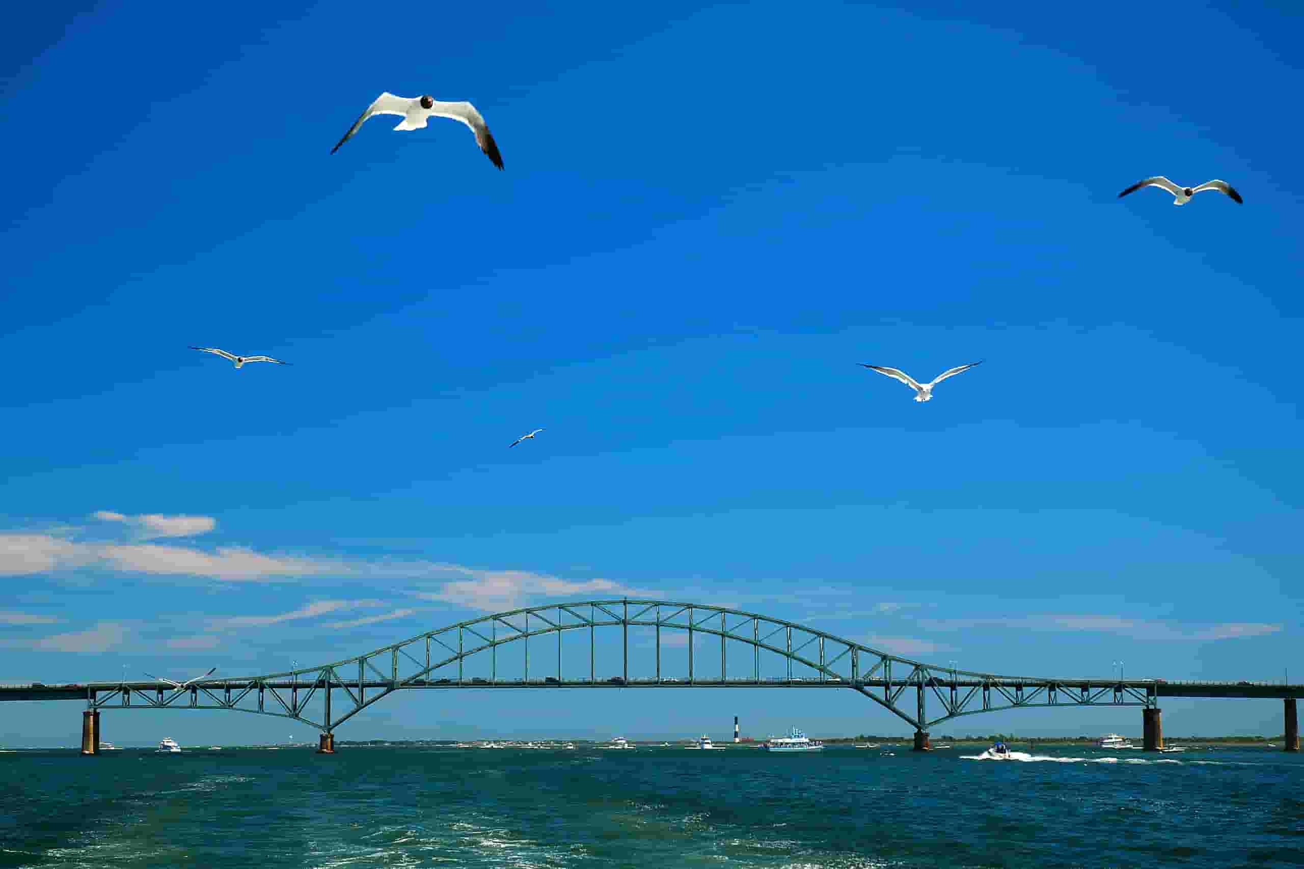 Find billige flyrejser to Islip fra 709 kr