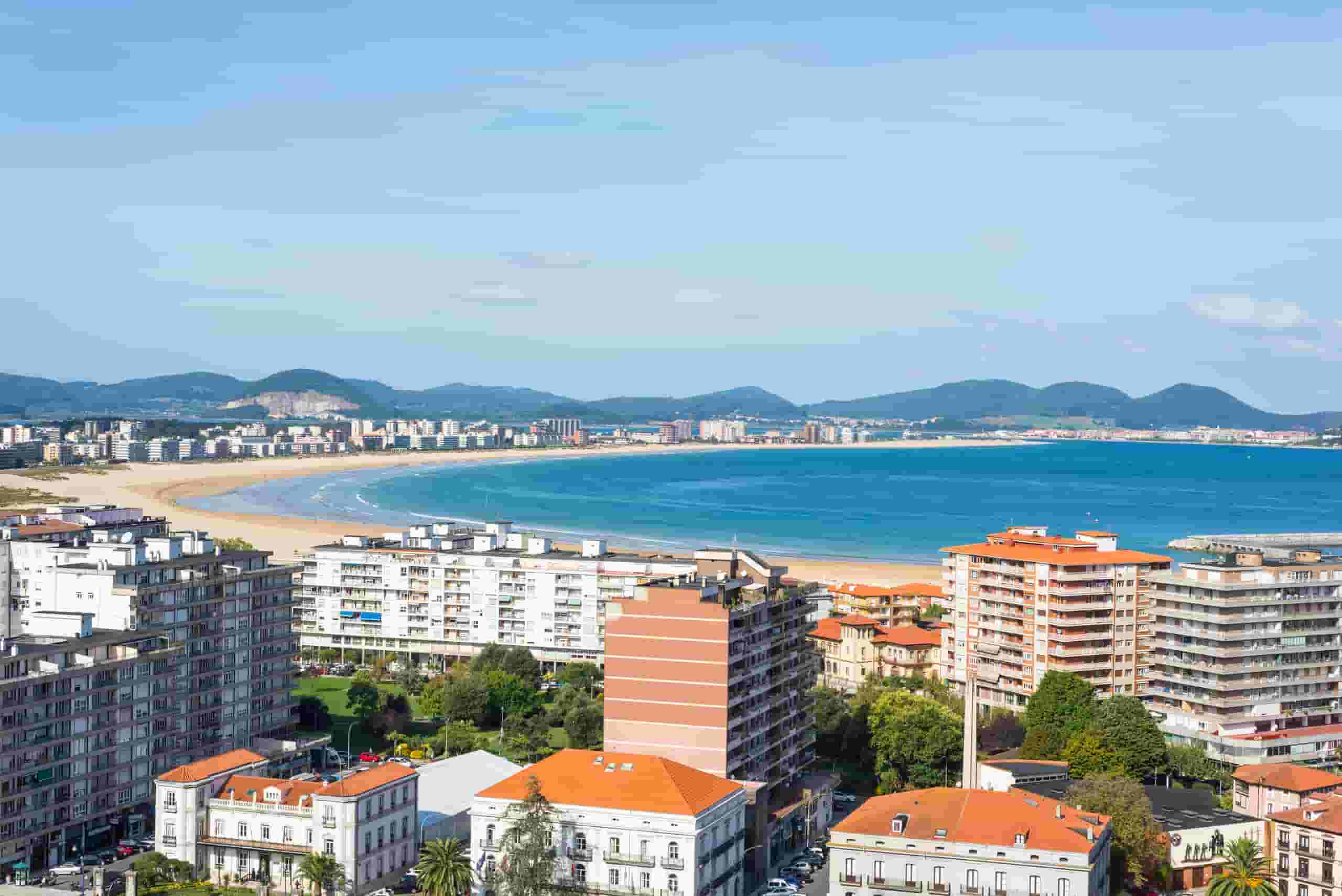 Trova voli economici a Laredo a partire da 262 €