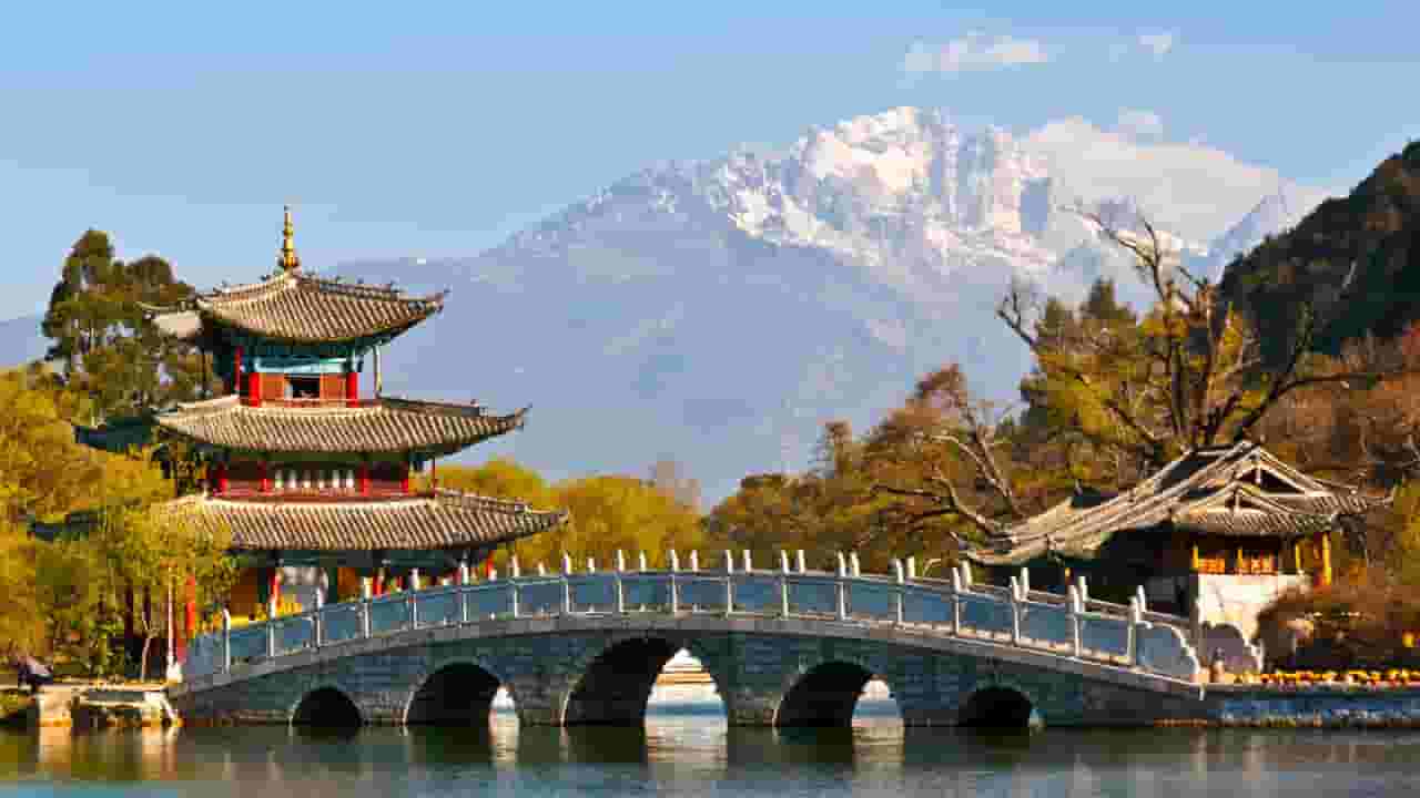 Noleggio auto economico a Lijiang, Cina