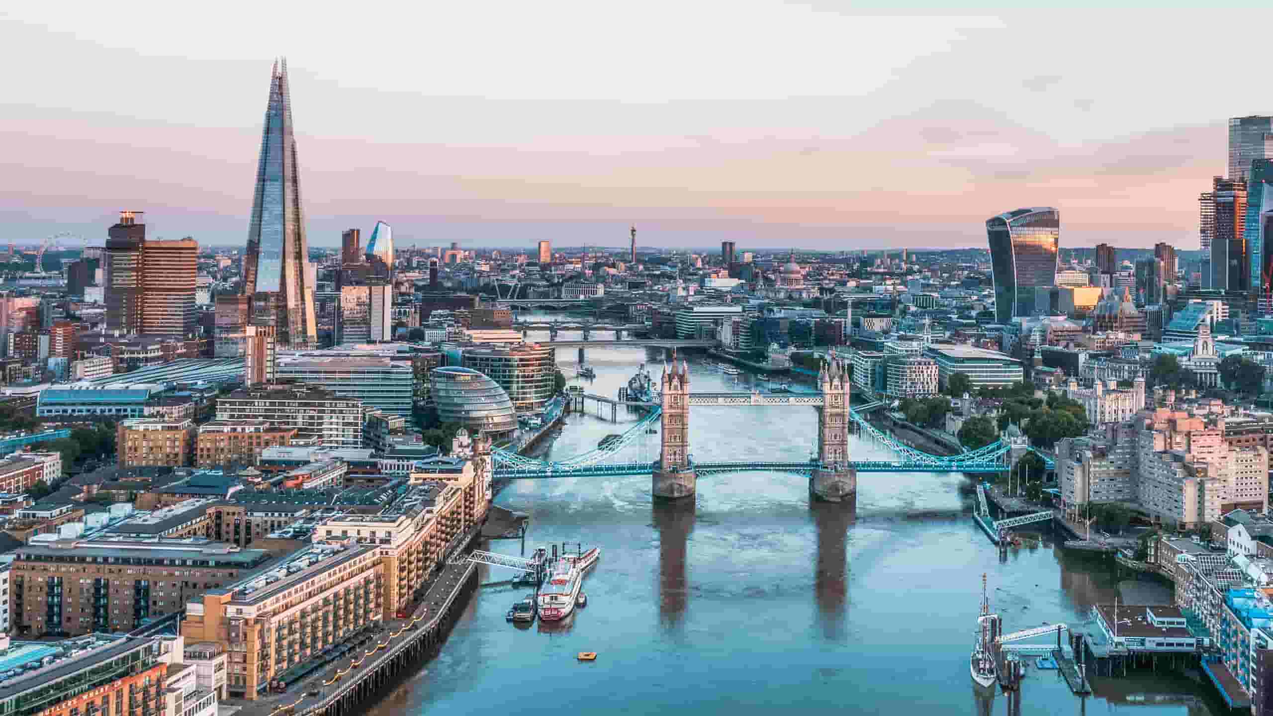 Găsiți zboruri ieftine către Londra de la 1,282 lei