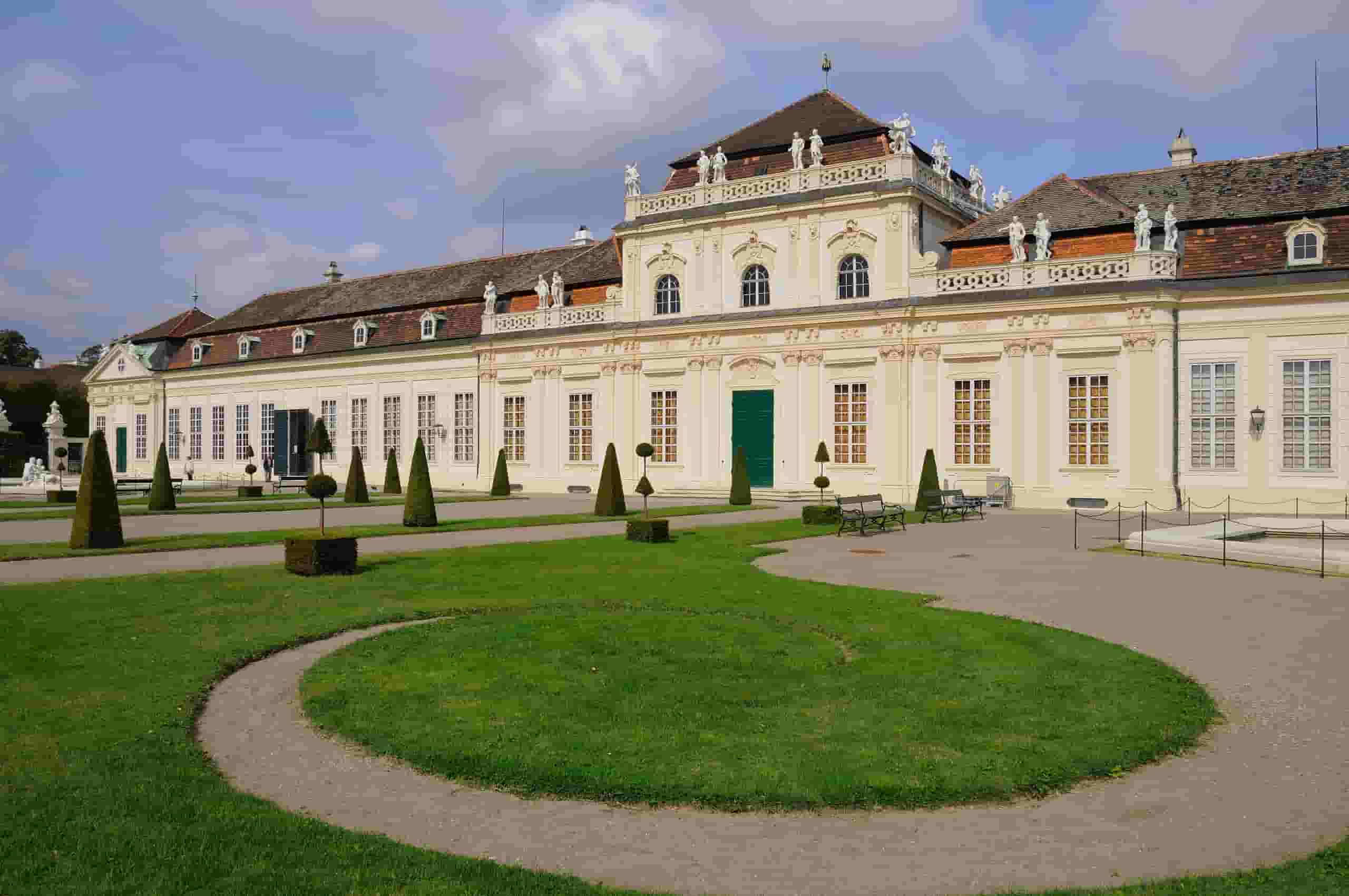 Find billige flyrejser to Lower Prince’s Quarter fra 739 kr