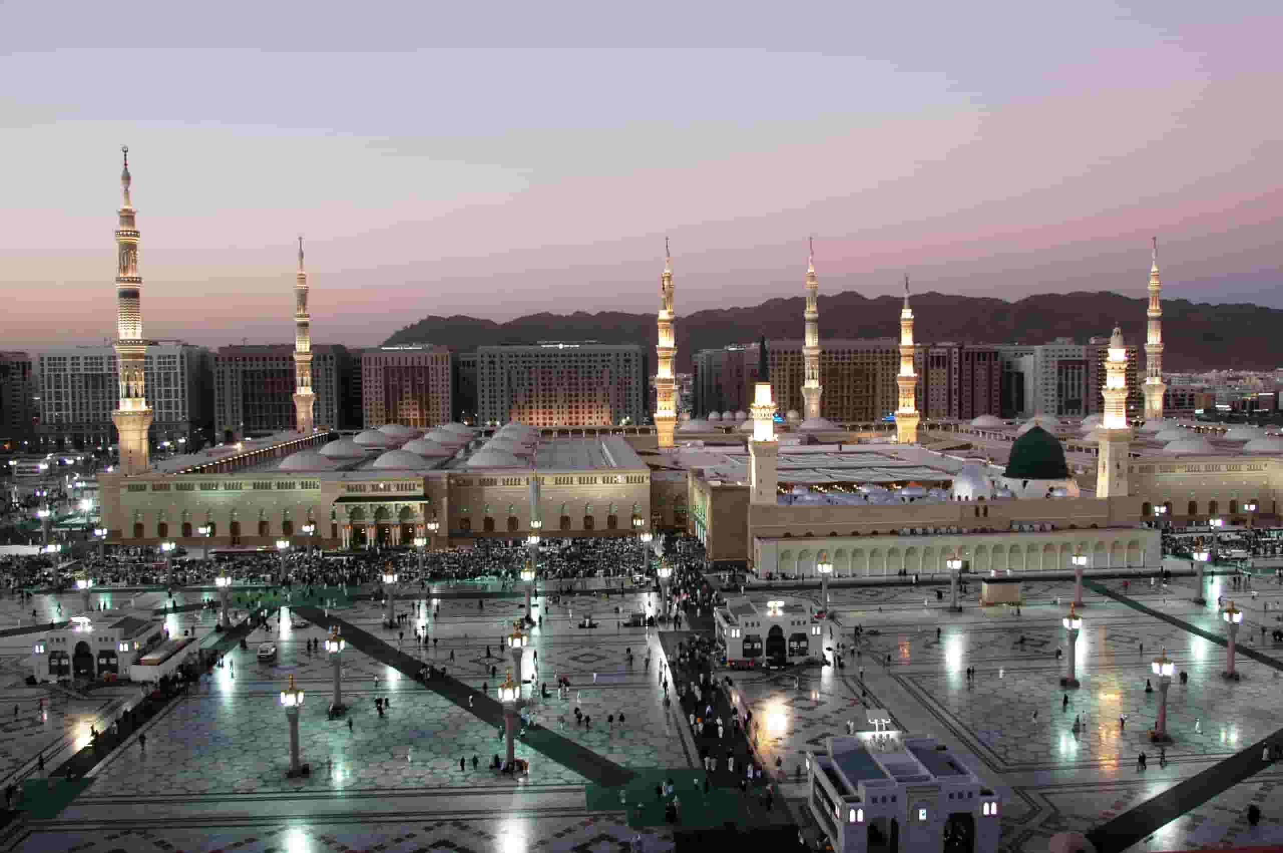 Trova voli economici a Medina a partire da 411 €