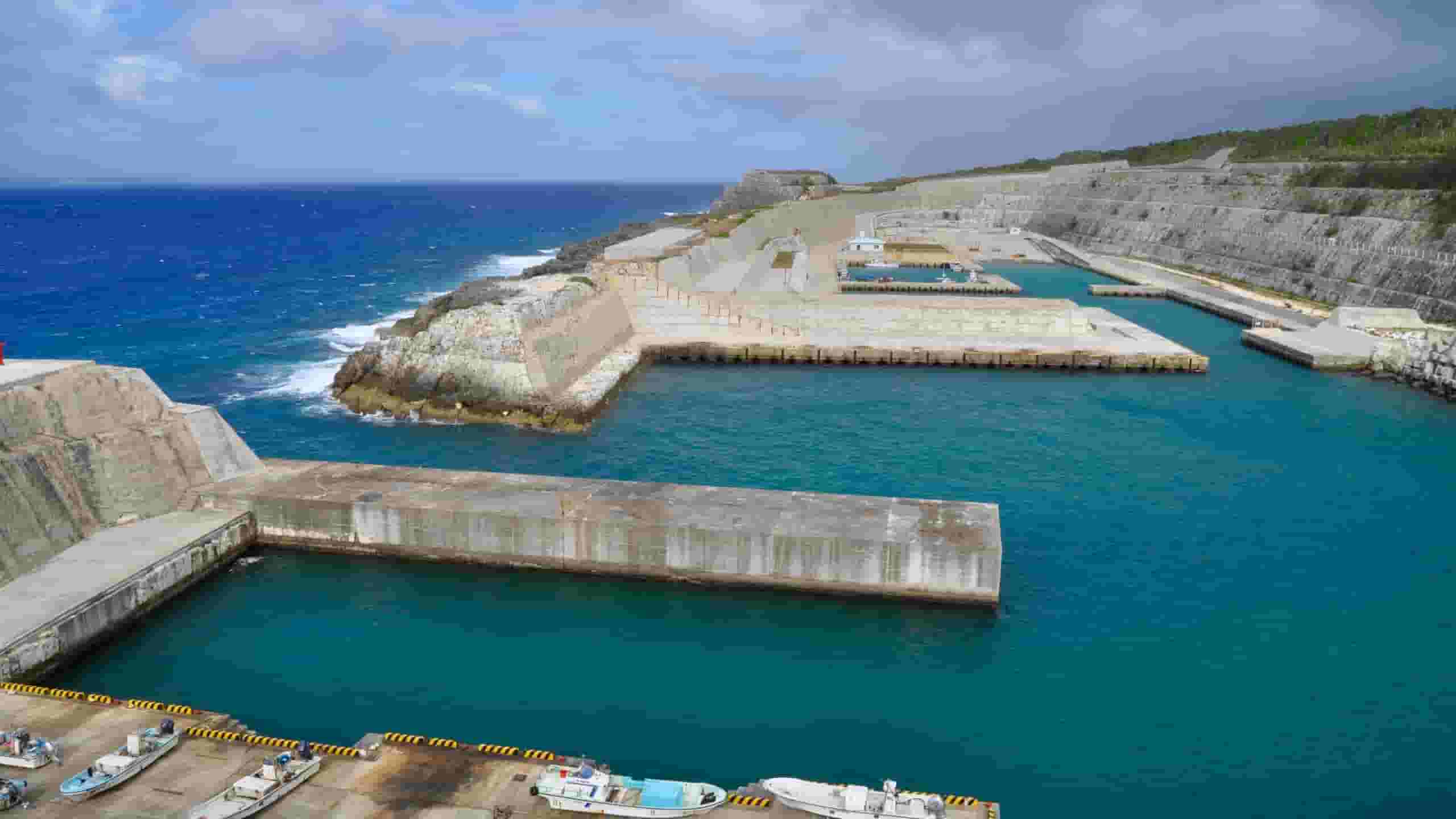 Trova voli economici per Minamidaito