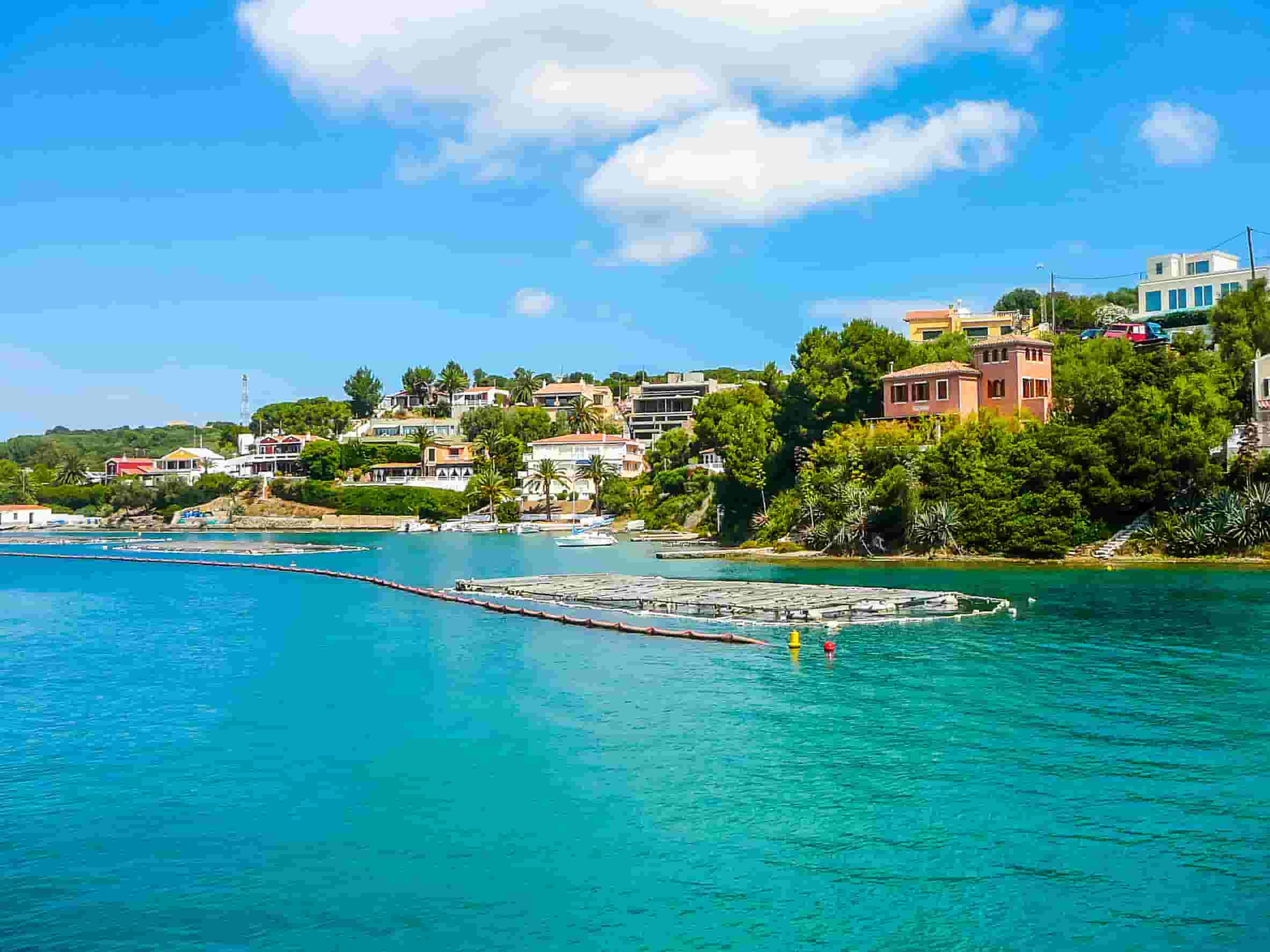 Hitta billiga flyg till Menorca