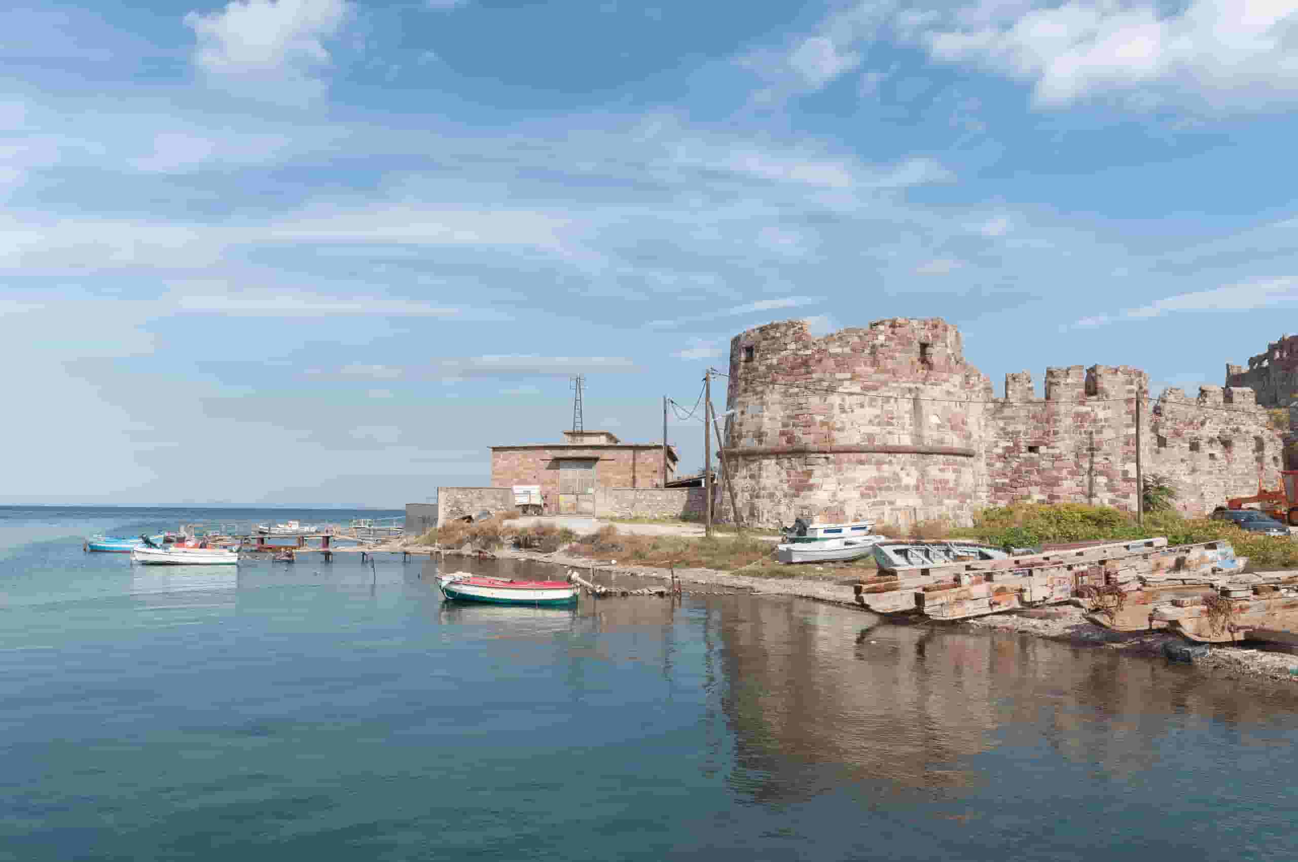 Encontre voos baratos para Mytilene