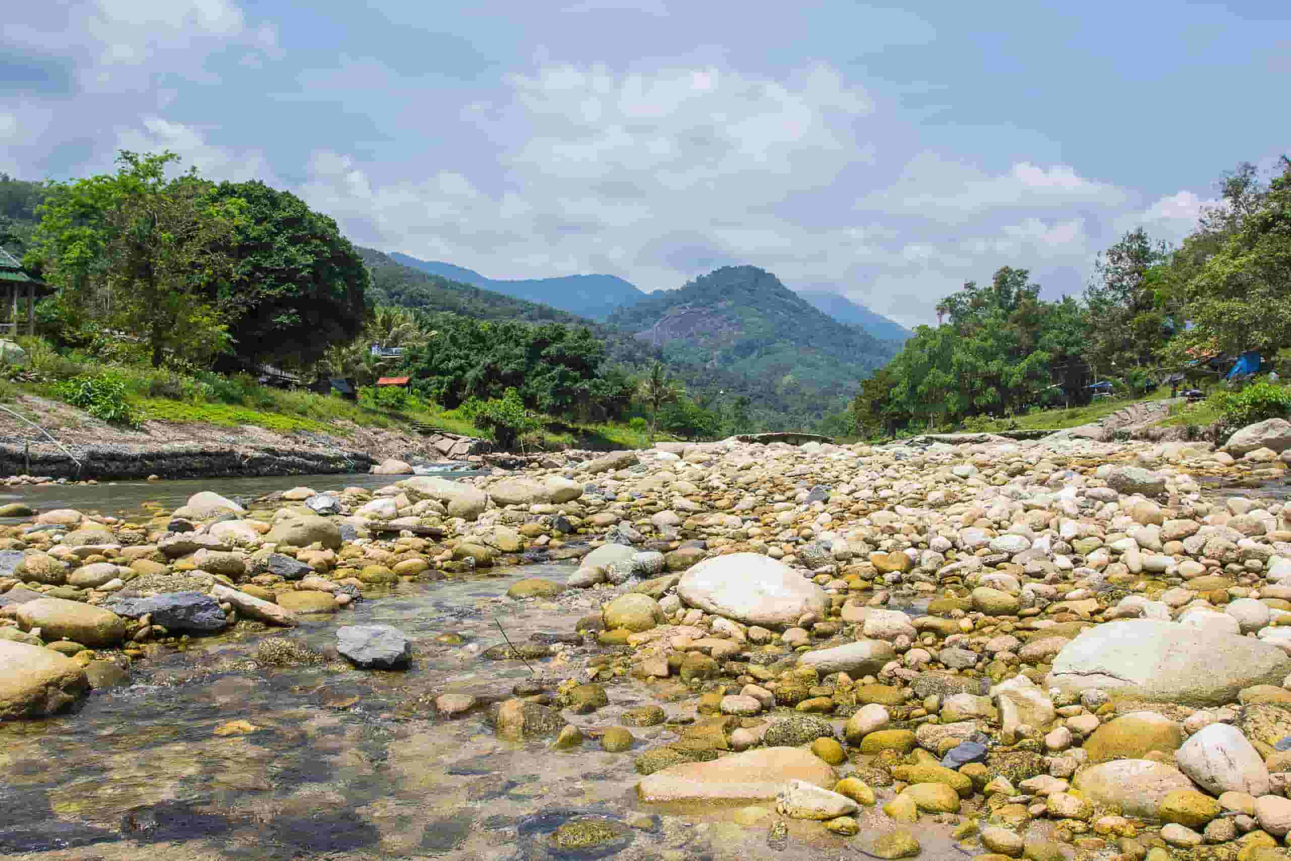 חיפוש טיסות זולות לנאקון סי טמרט