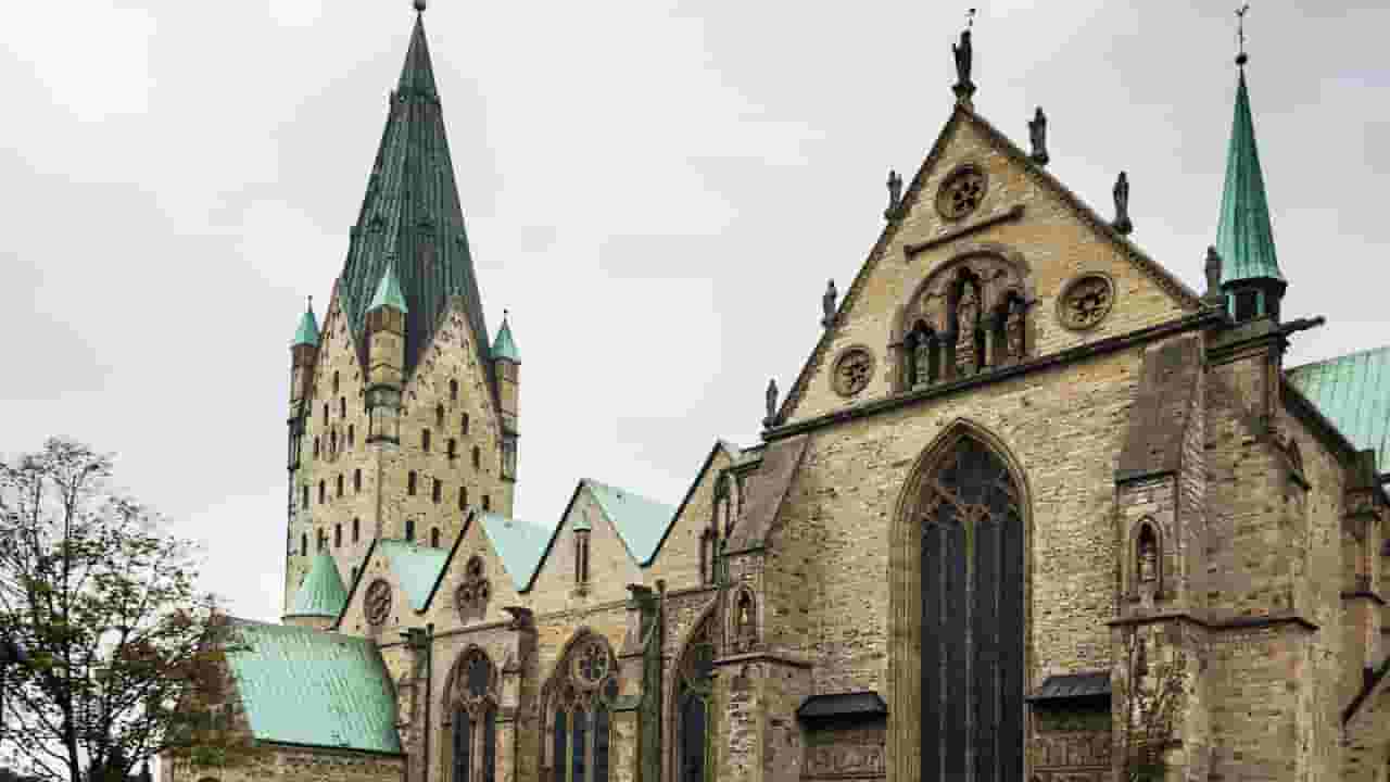 חיפוש טיסות זולות to Paderborn