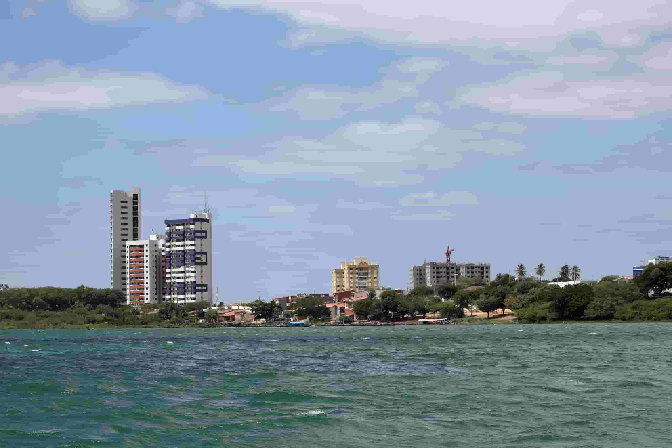 Trova voli economici a Petrolina