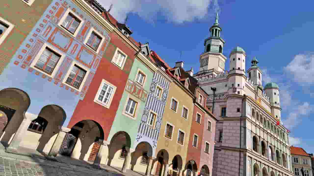 Etsi halpoja lentoja Poznańiin alkaen 260 €