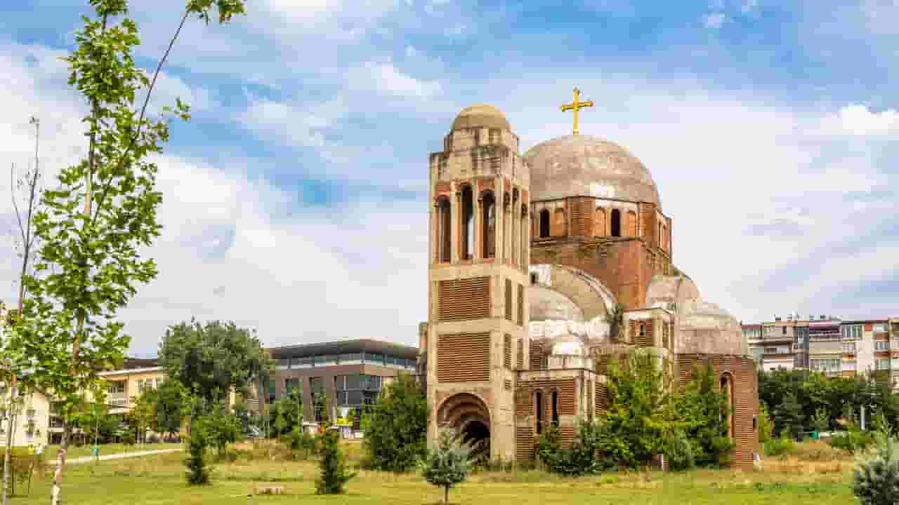 Encontre voos baratos para Pristina a partir de 287 €