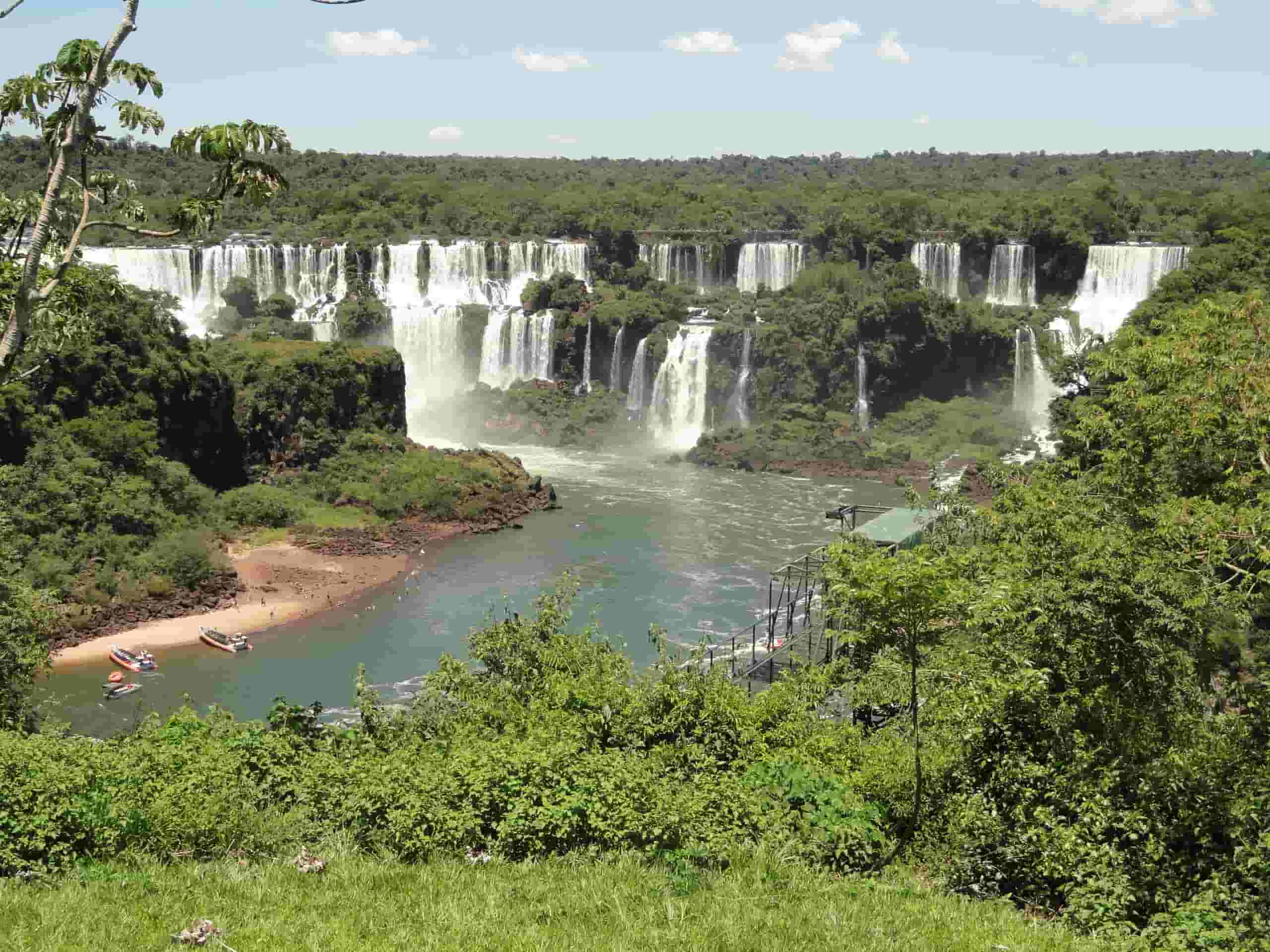 Find cheap flights to Puerto Iguazú from $525