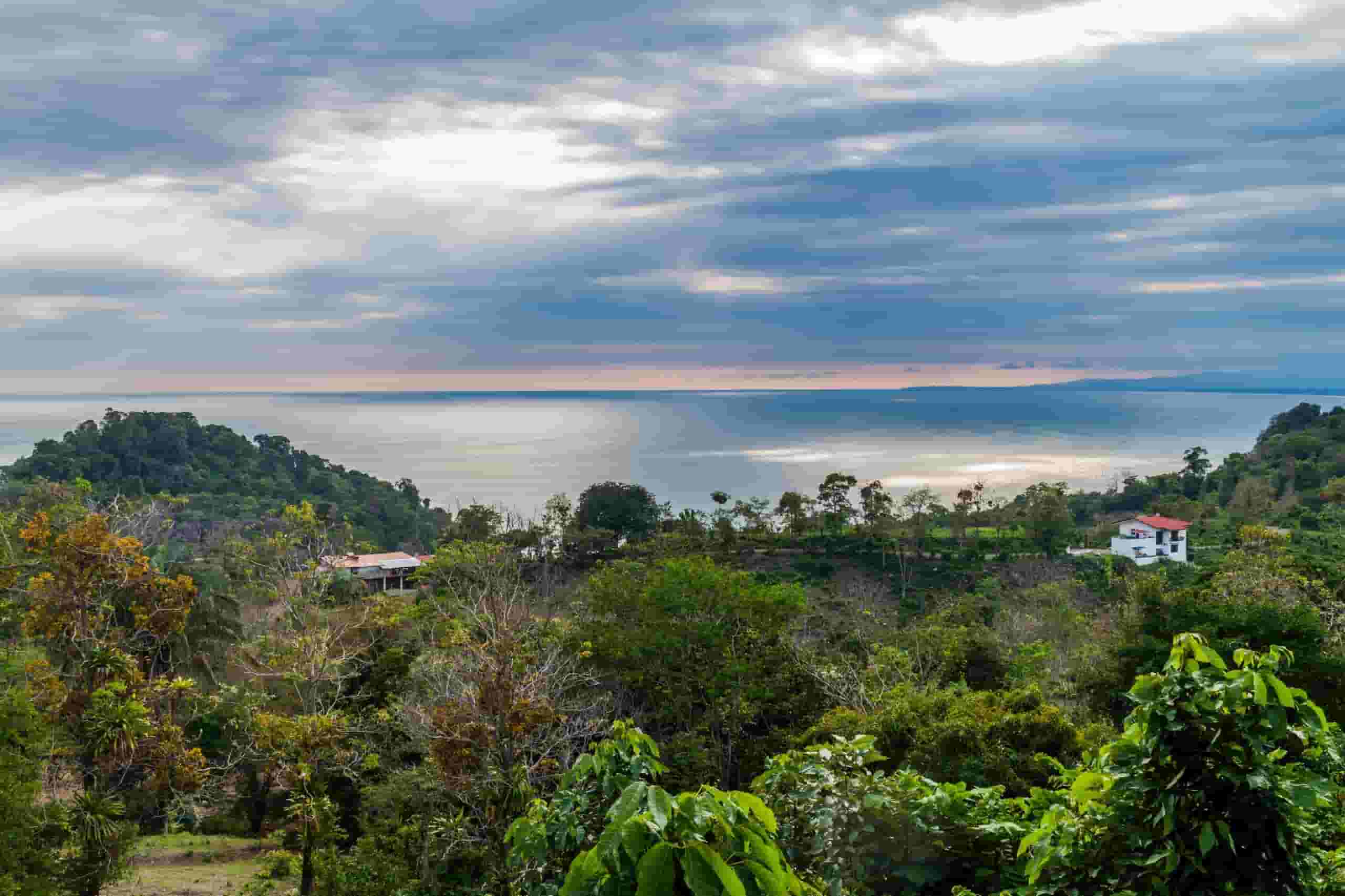 Find cheap flights to Quepos