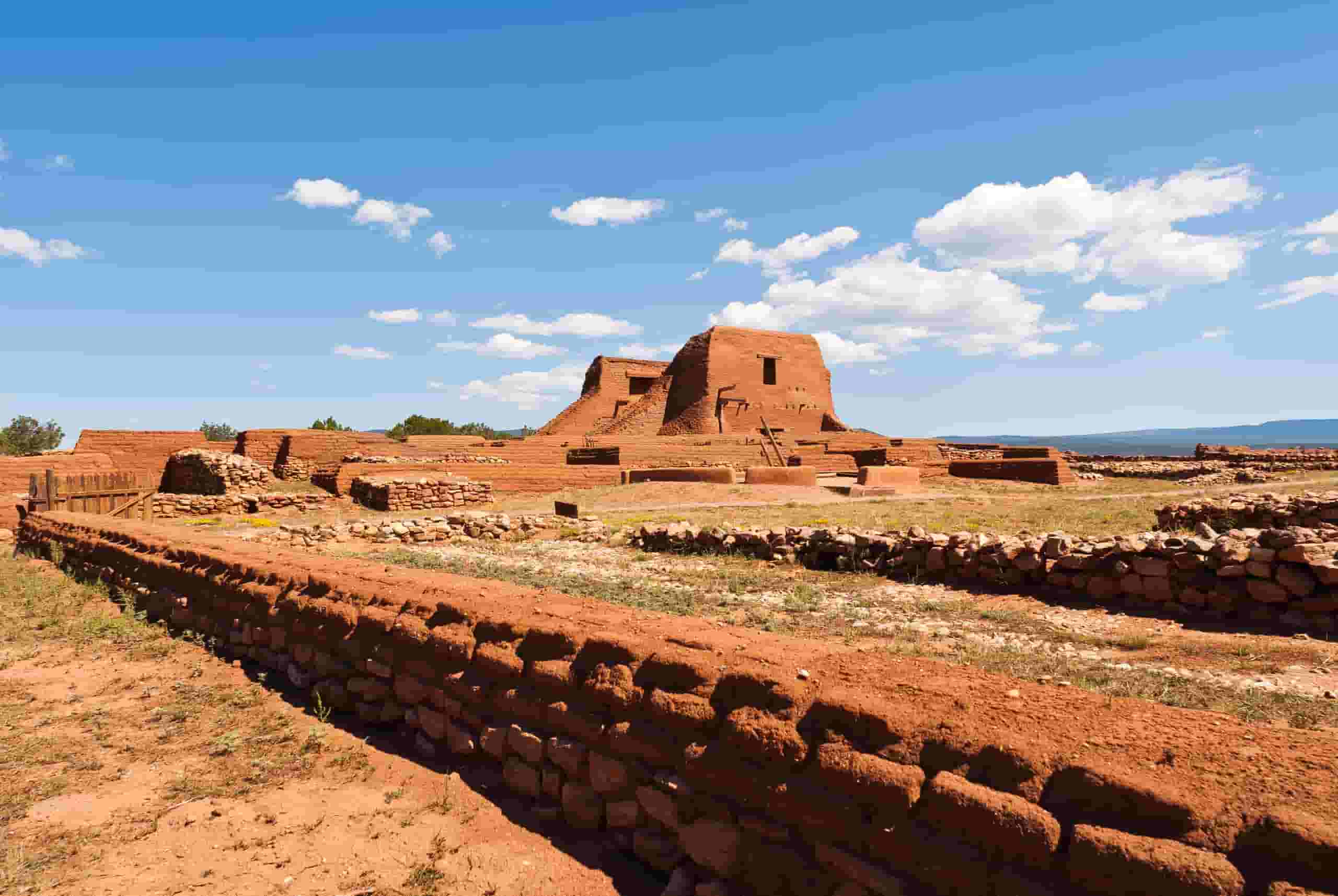 Find cheap flights to Santa Fe