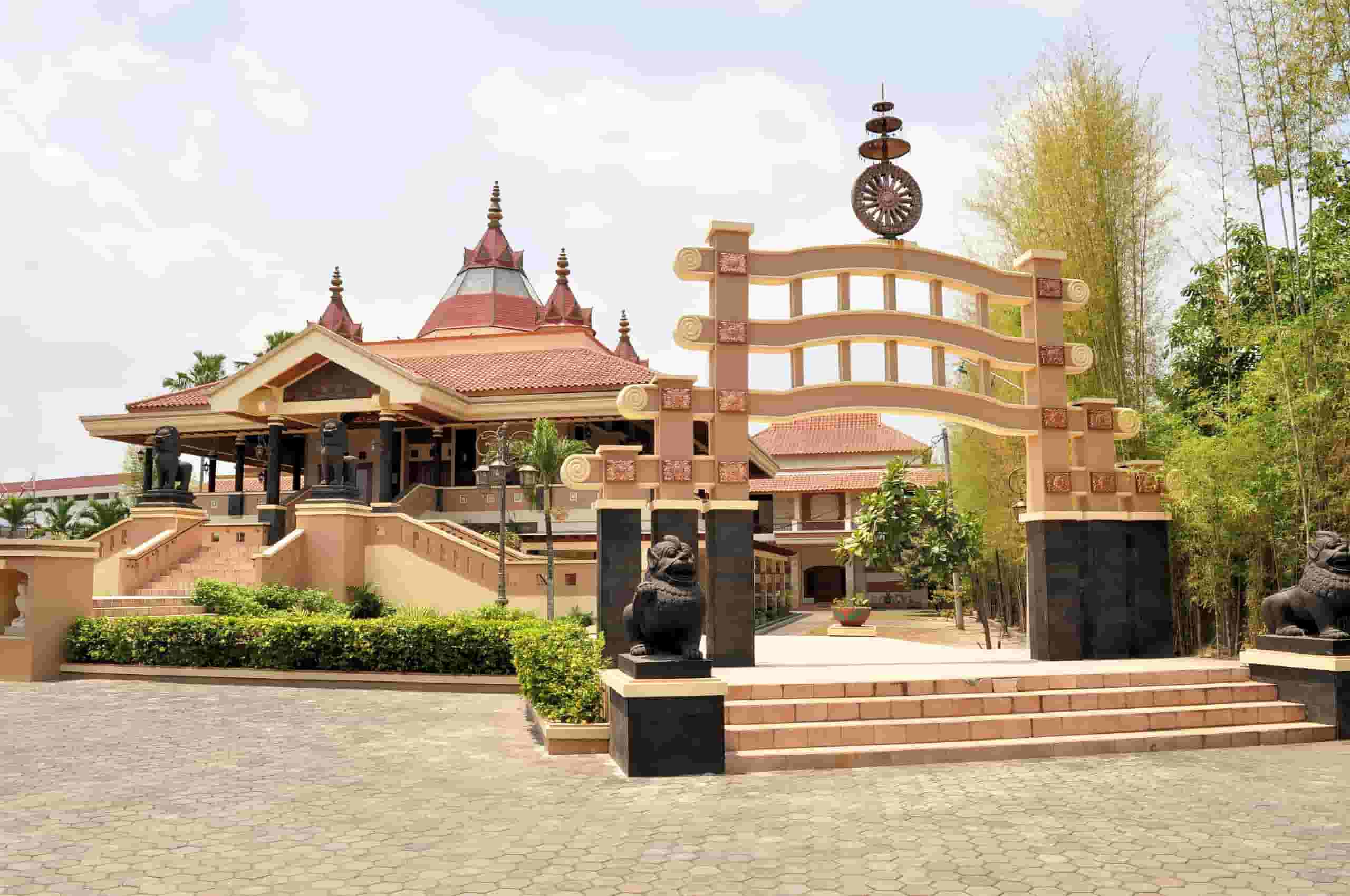 Cheap car rentals in Surakarta, Indonesia