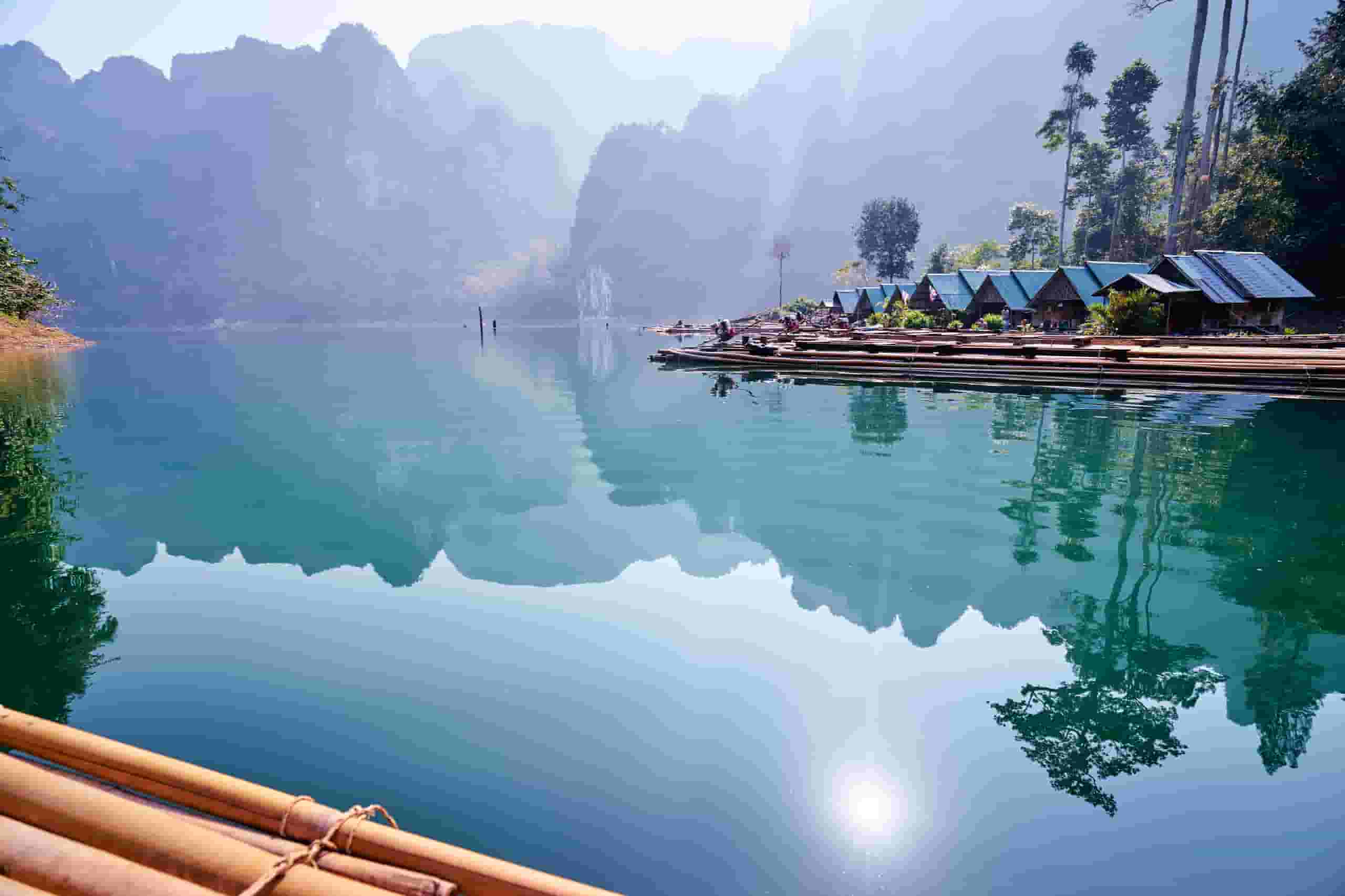 Raskite pigius skrydžius į į Surat Thani provinciją