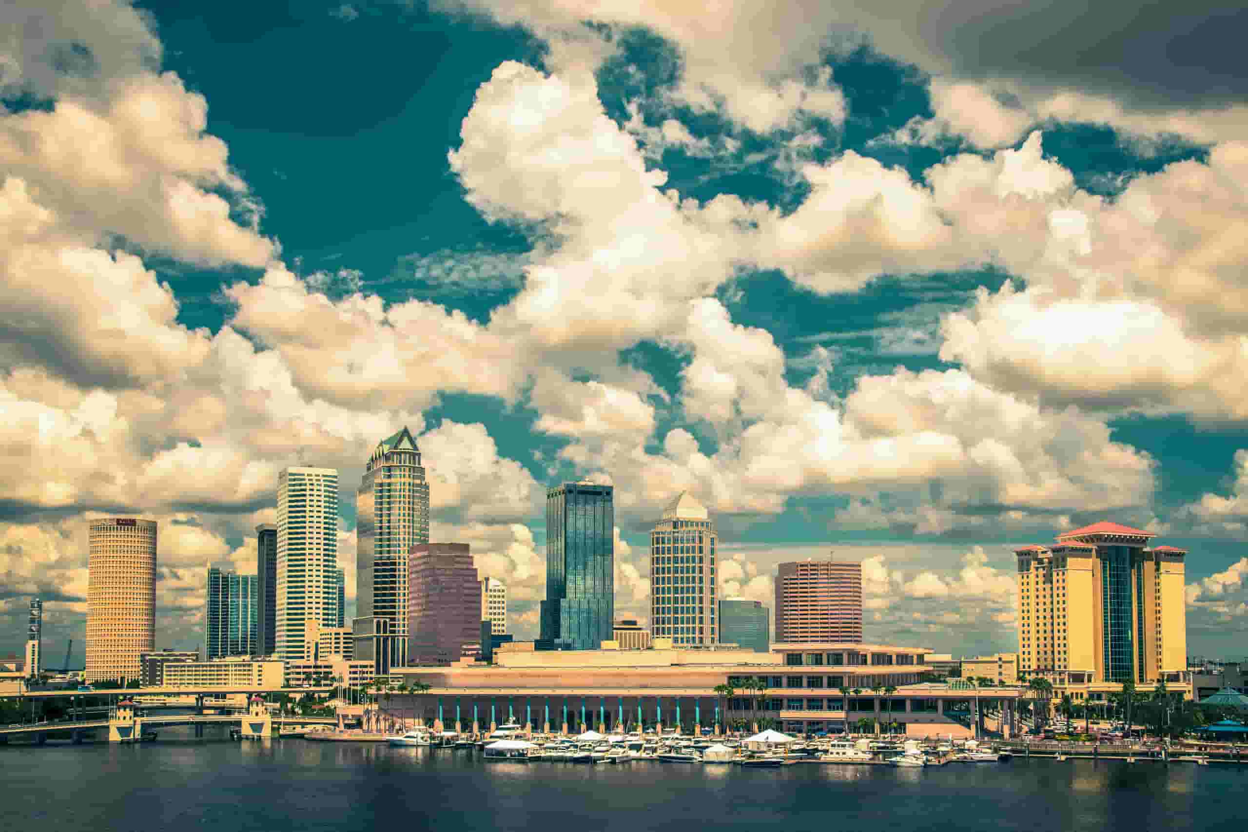 Pronađite jeftine letove do do Tampe počev od 7,510 din.