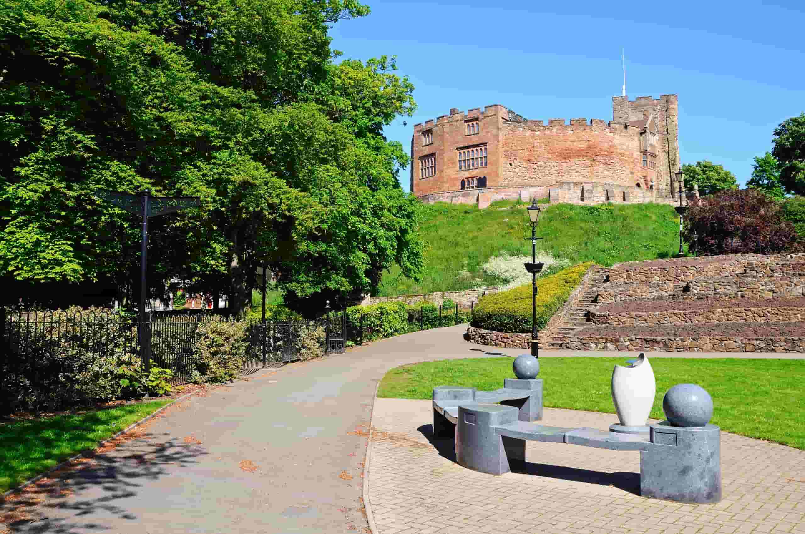 Find cheap flights to Tamworth