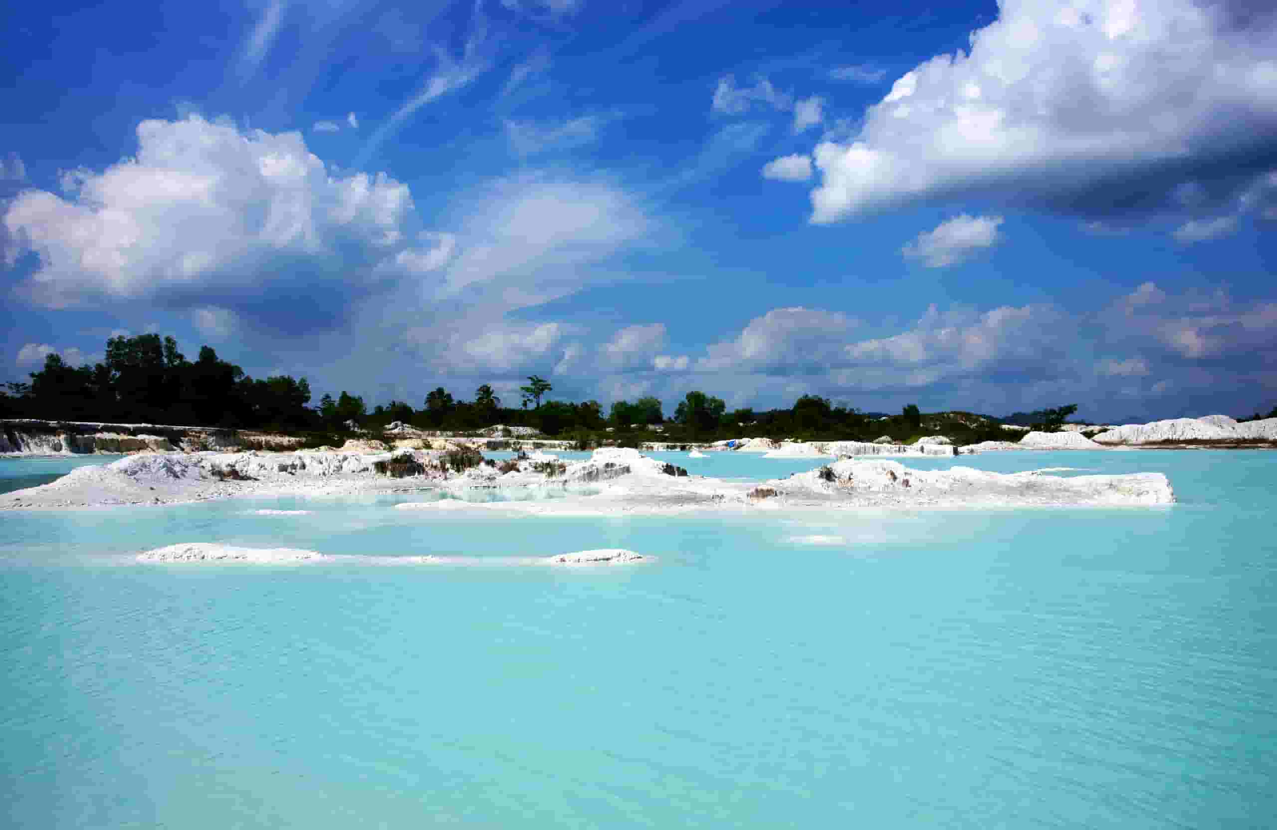 Encontre voos baratos para Tanjung Pandan