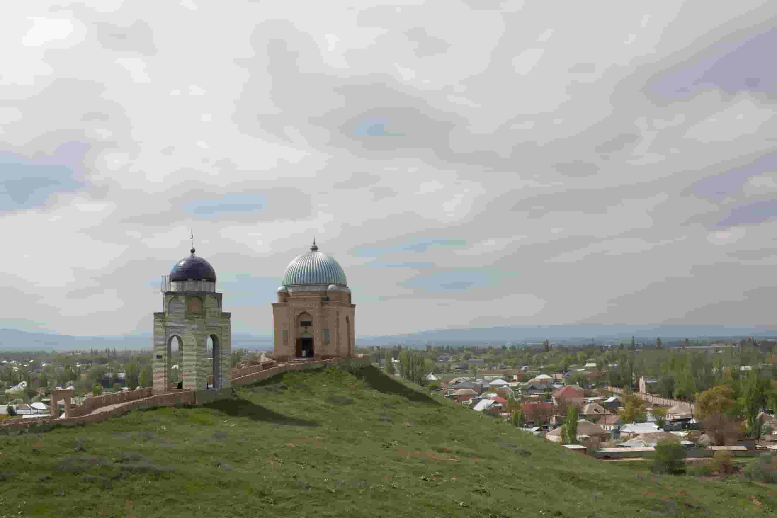 Noleggio auto economico a Taraz, Kazakistan