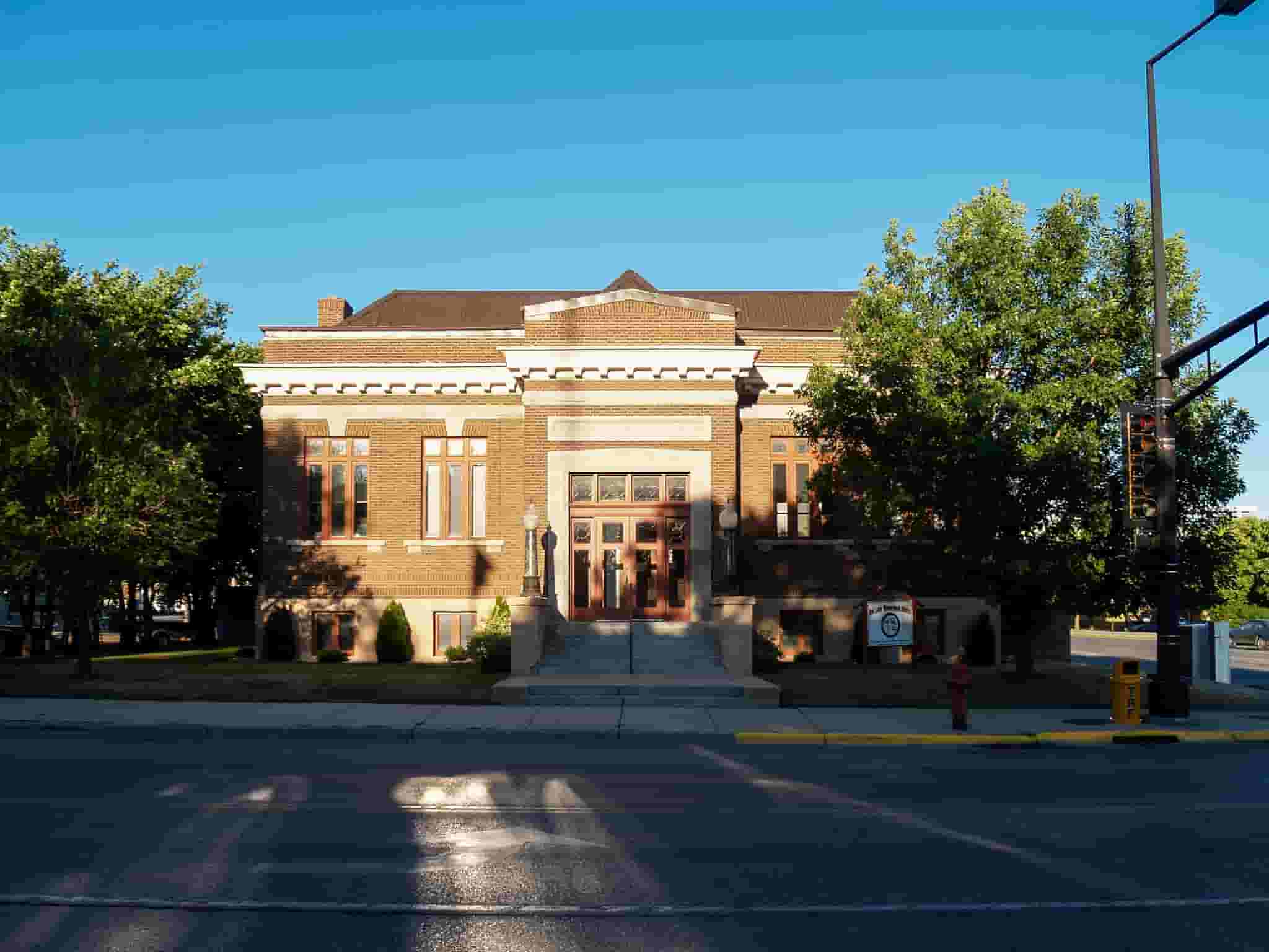 Trova voli economici a Thief River Falls