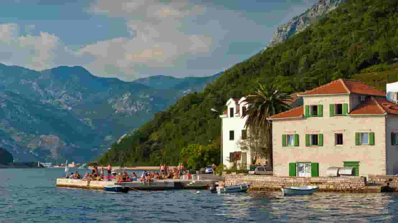 Leia odavad lennud Tivatisse alates 378 €