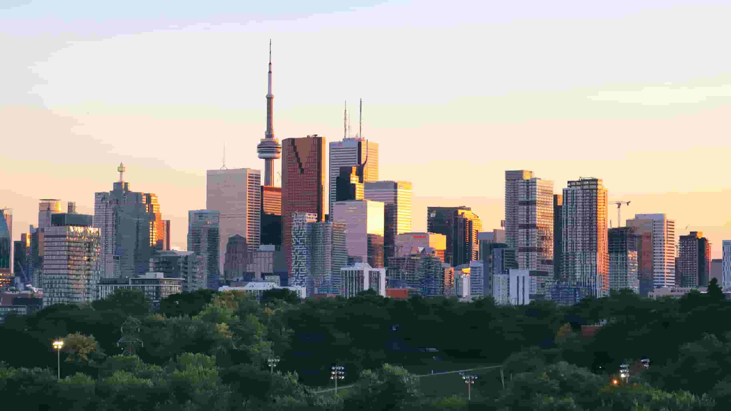 חיפוש טיסות זולות לטורונטו החל מ-₪ 638