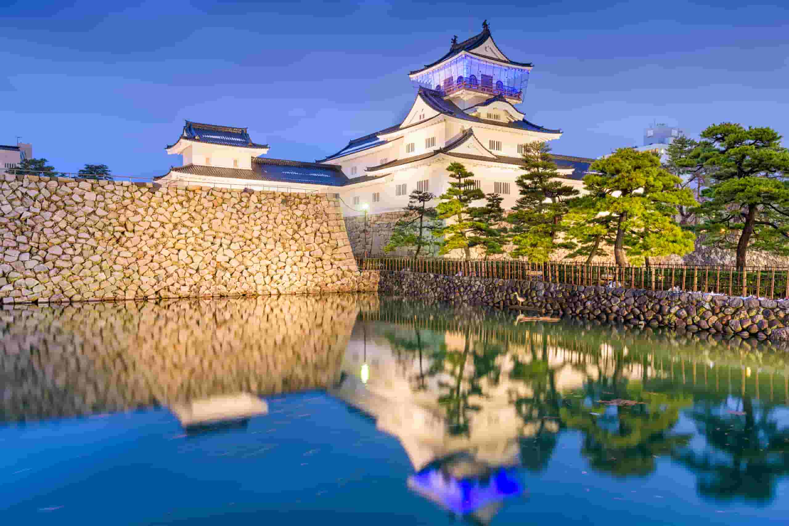 Etsi halpoja lentoja to Toyama