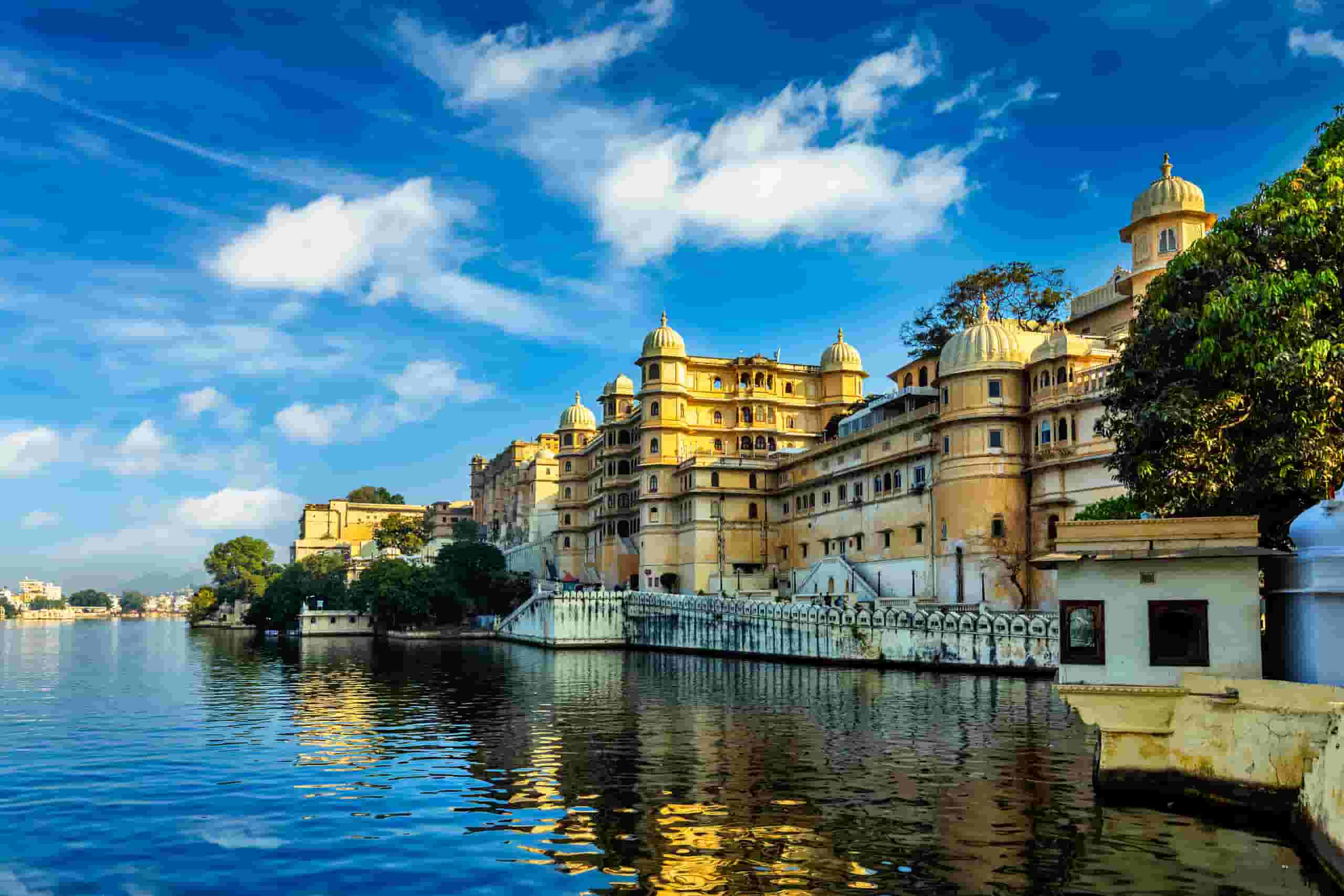 Cheap car rentals in Udaipur, India