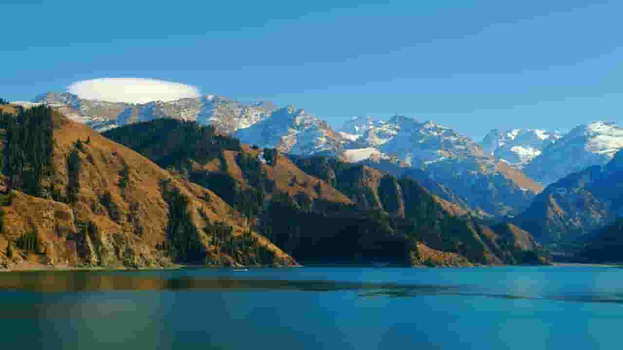 Trova voli economici a Ürümqi