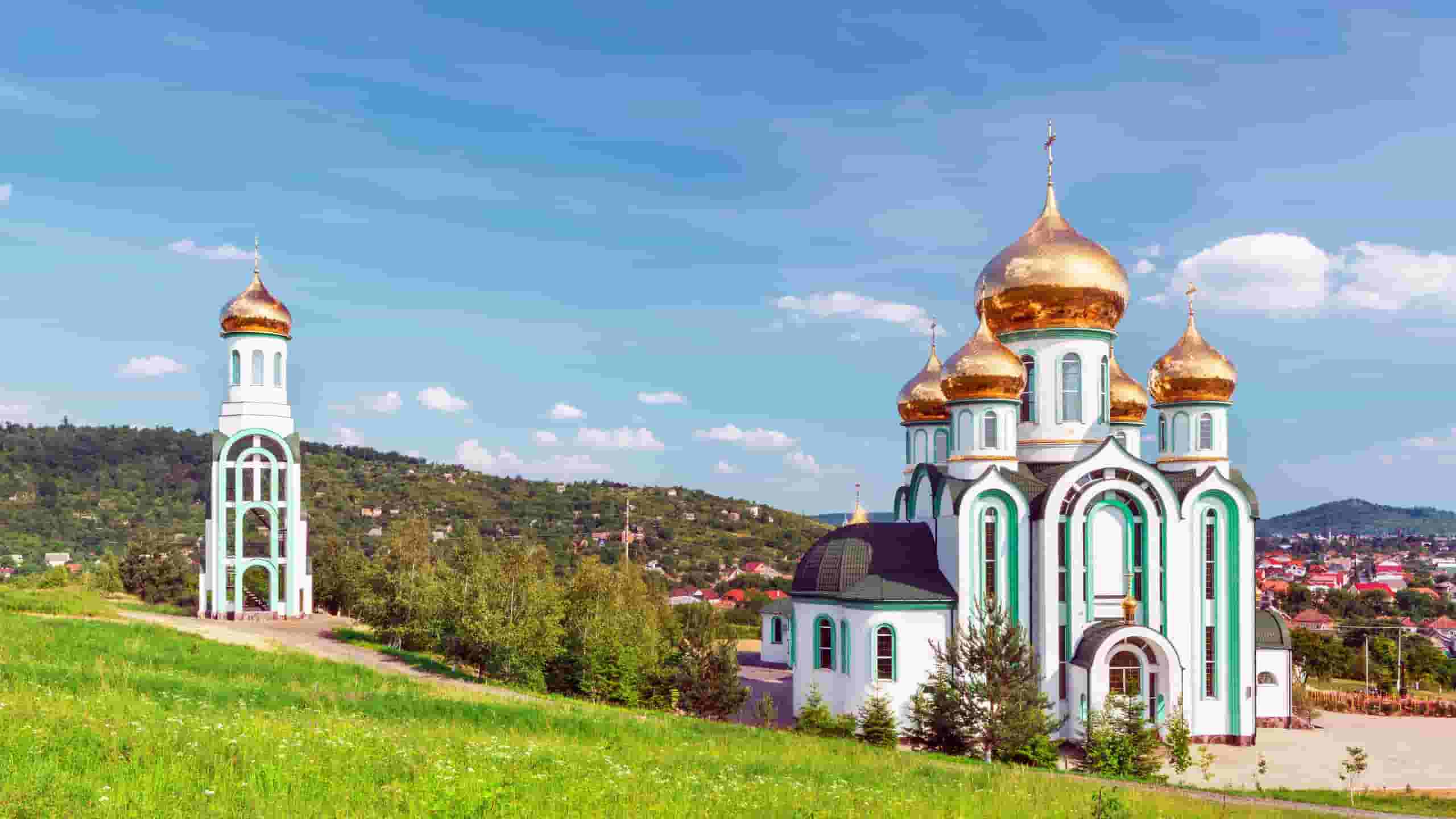Location de voiture pas chère à Oujhorod, Ukraine