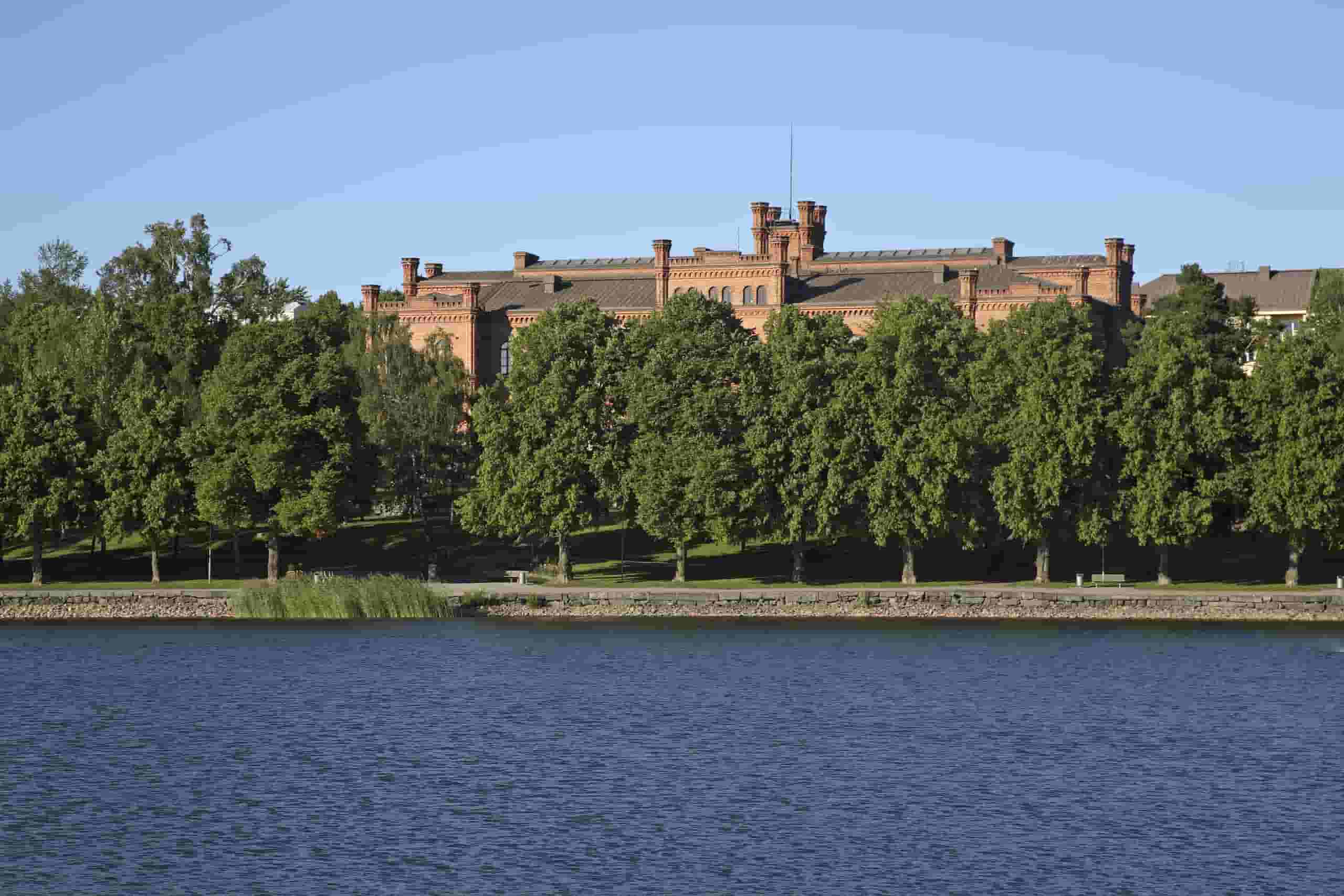 Etsi halpoja lentoja Vaasaan