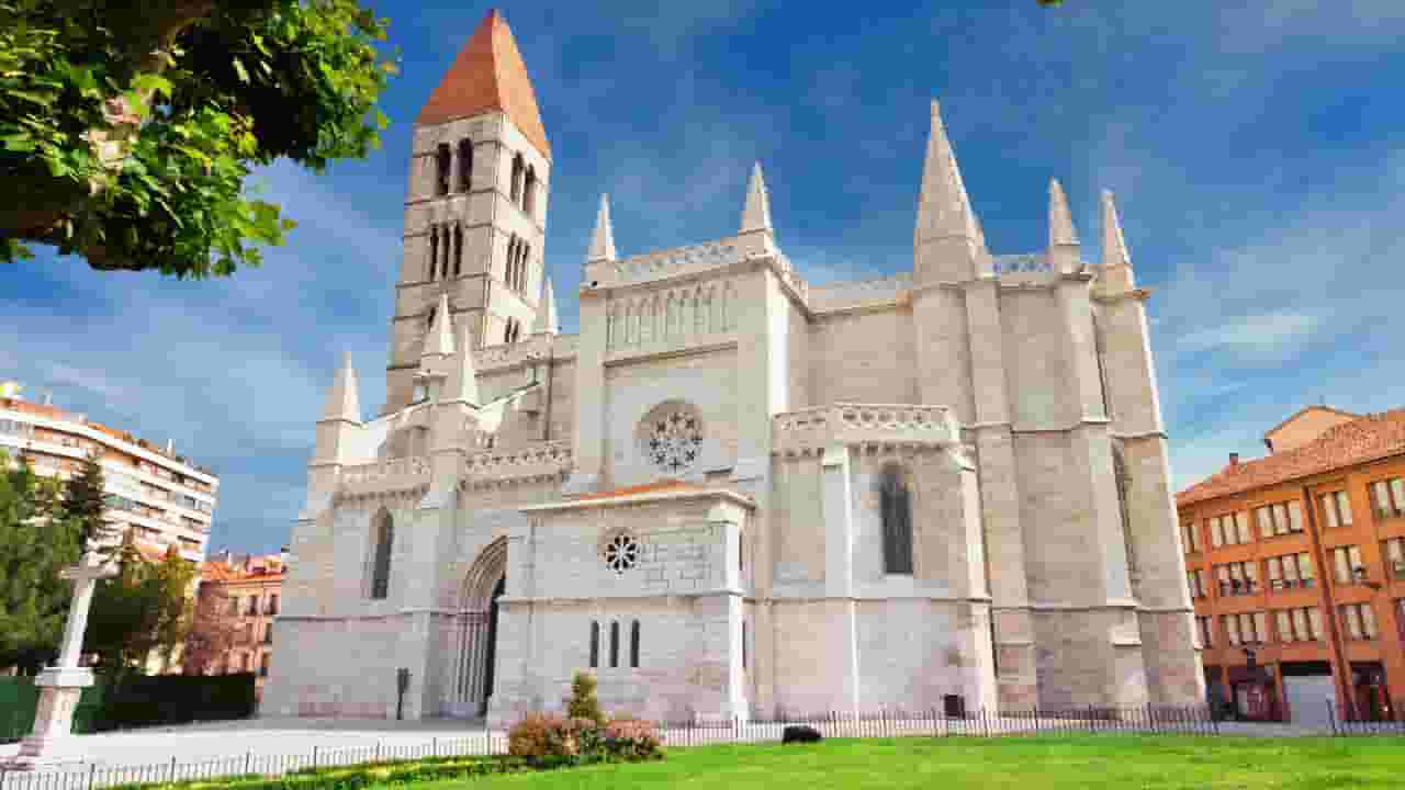 Trova voli economici a Valladolid